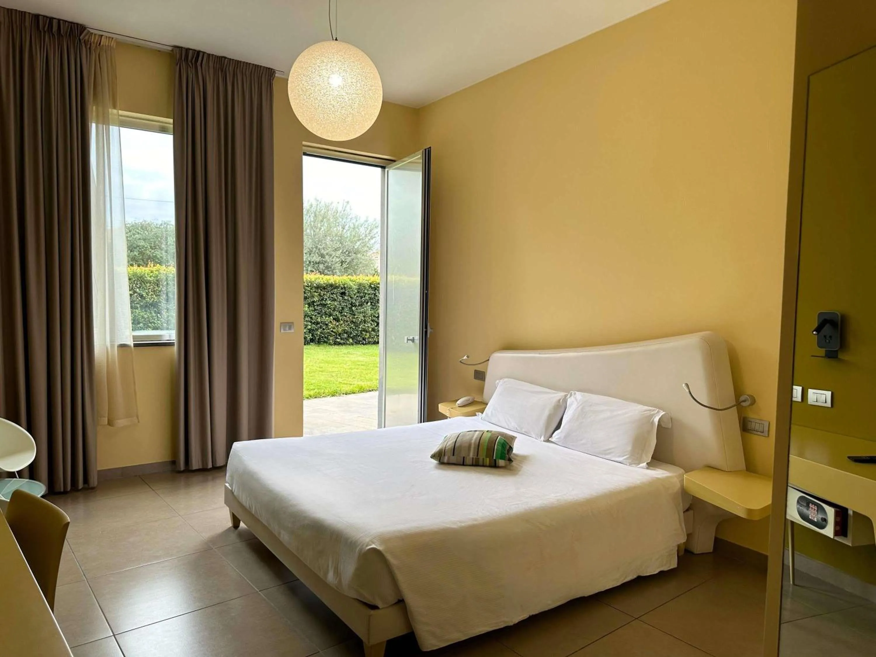 Bedroom, Bed in ibis Styles Catania Acireale