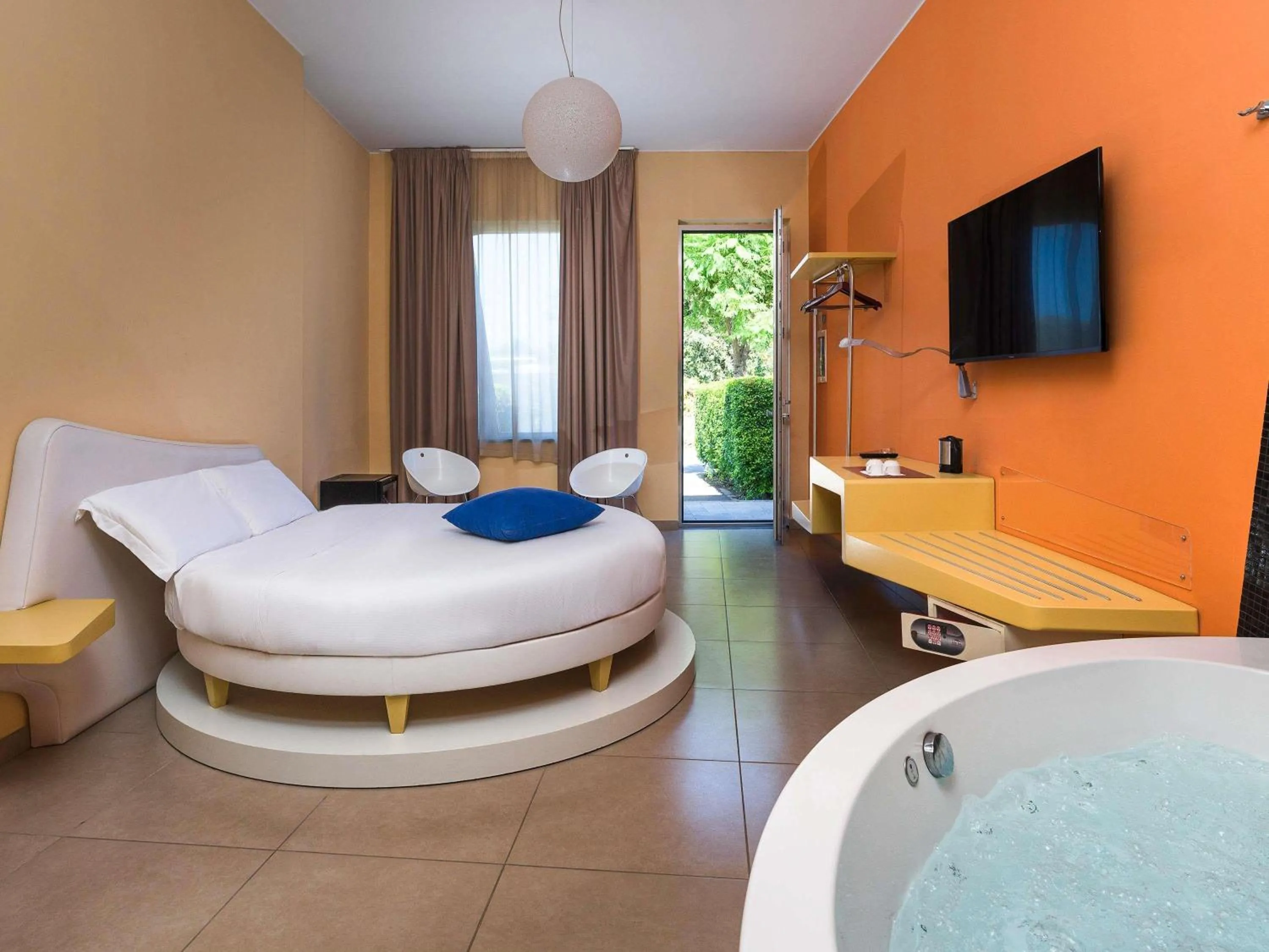 Bedroom in ibis Styles Catania Acireale