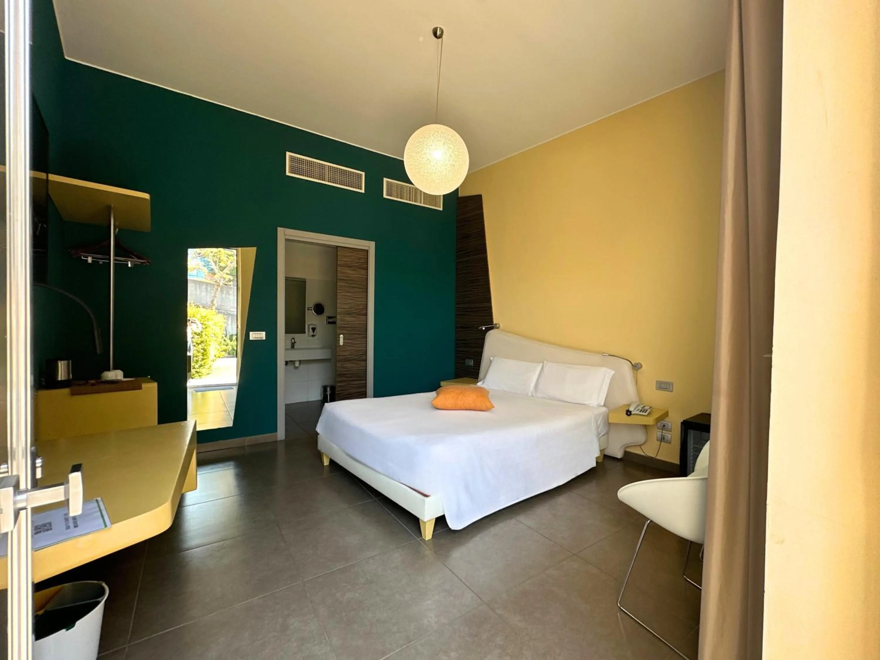 Bed in ibis Styles Catania Acireale