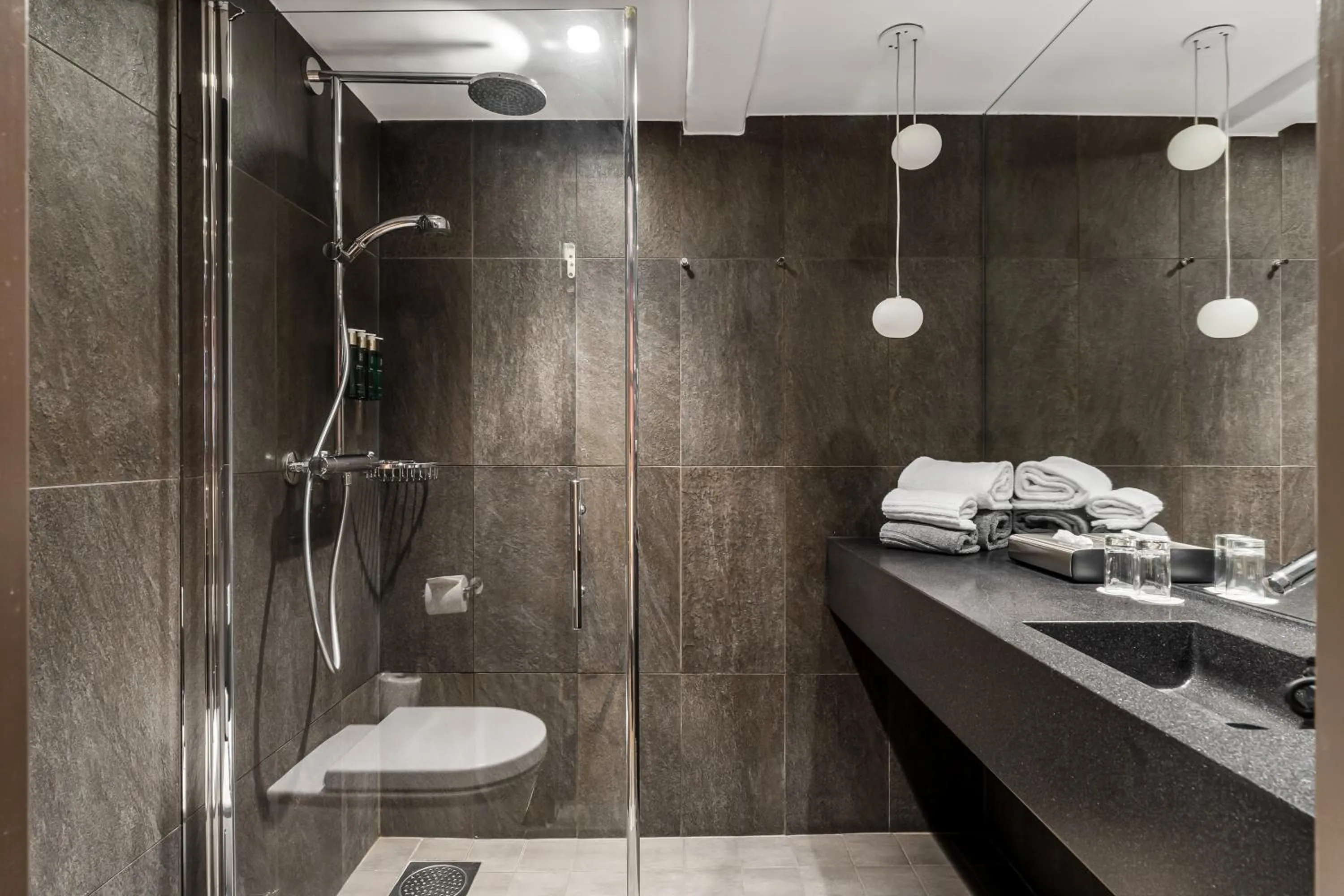 Shower in Clarion Hotel Admiral