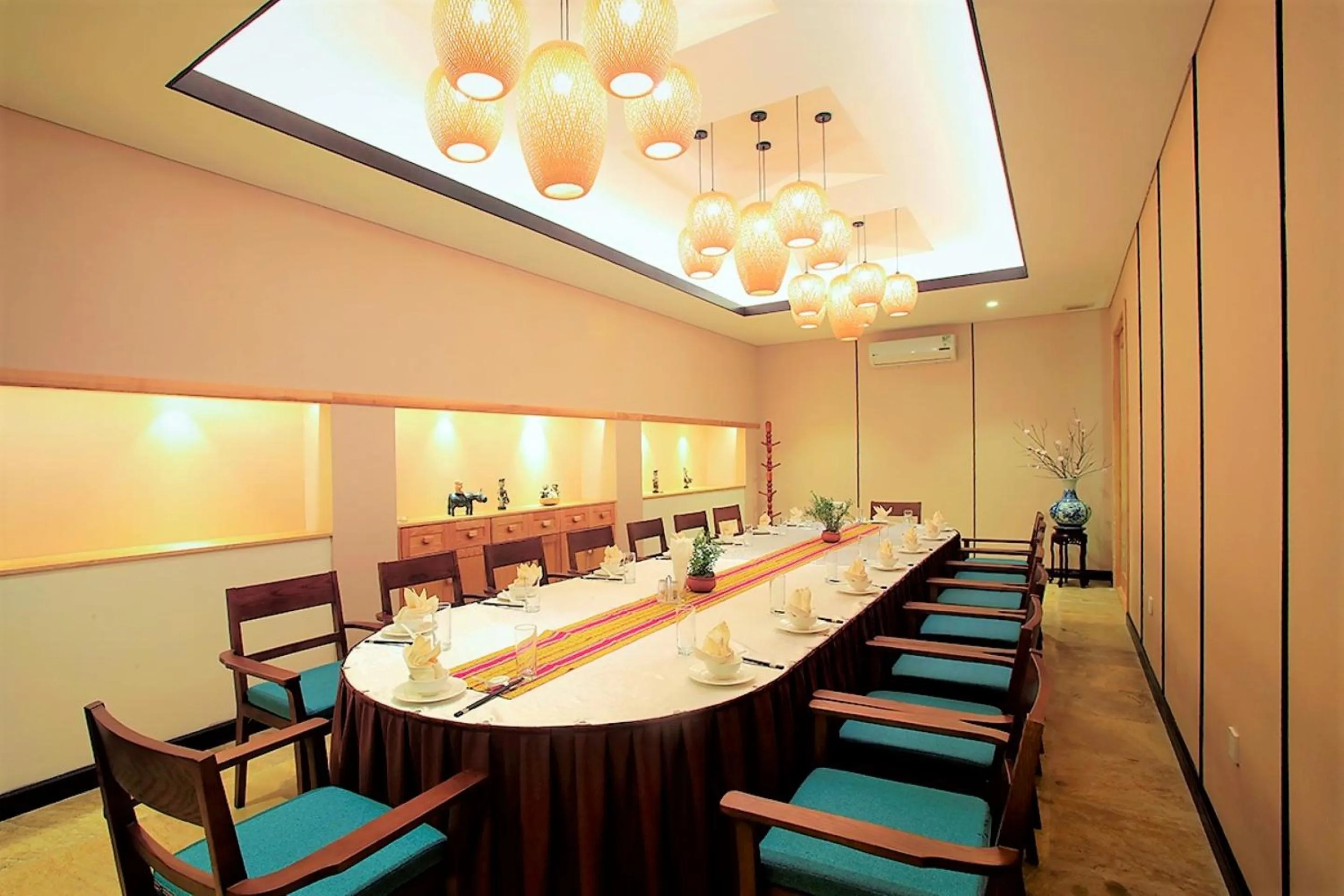 Restaurant/places to eat in Serena Kim Boi Resort - Hoa Binh