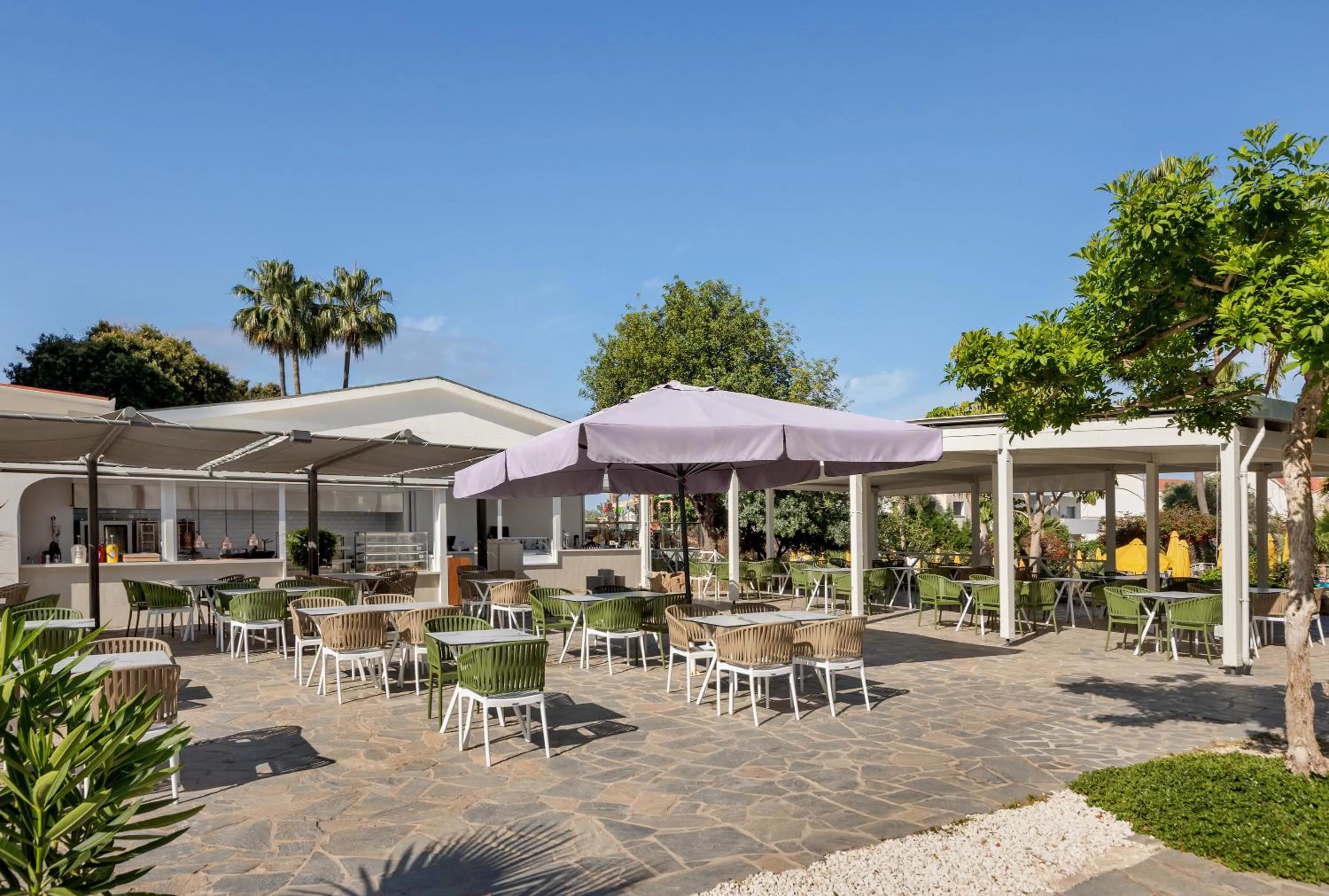 Dining area in Mayfair Hotel