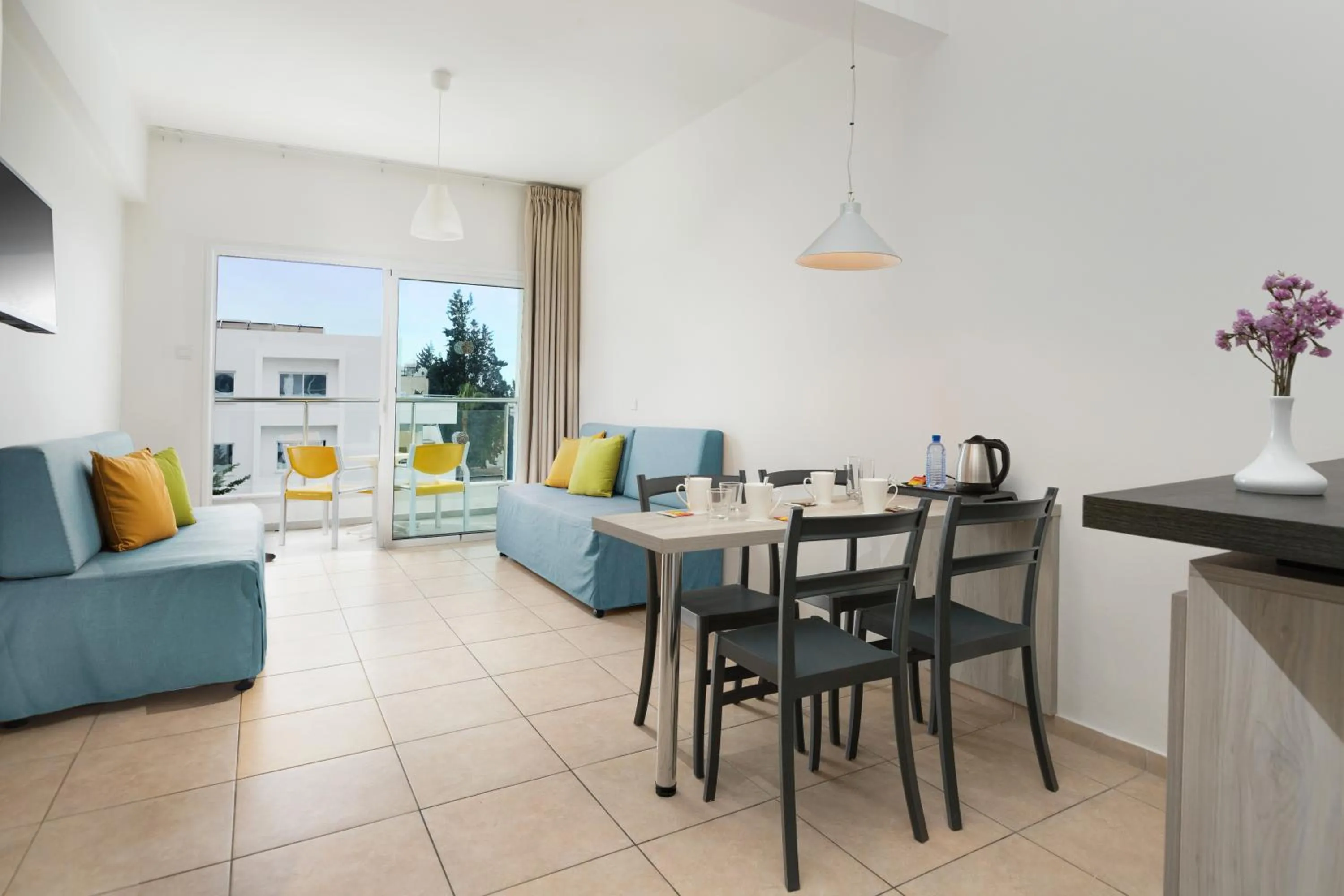 TV and multimedia in Mayfair Hotel