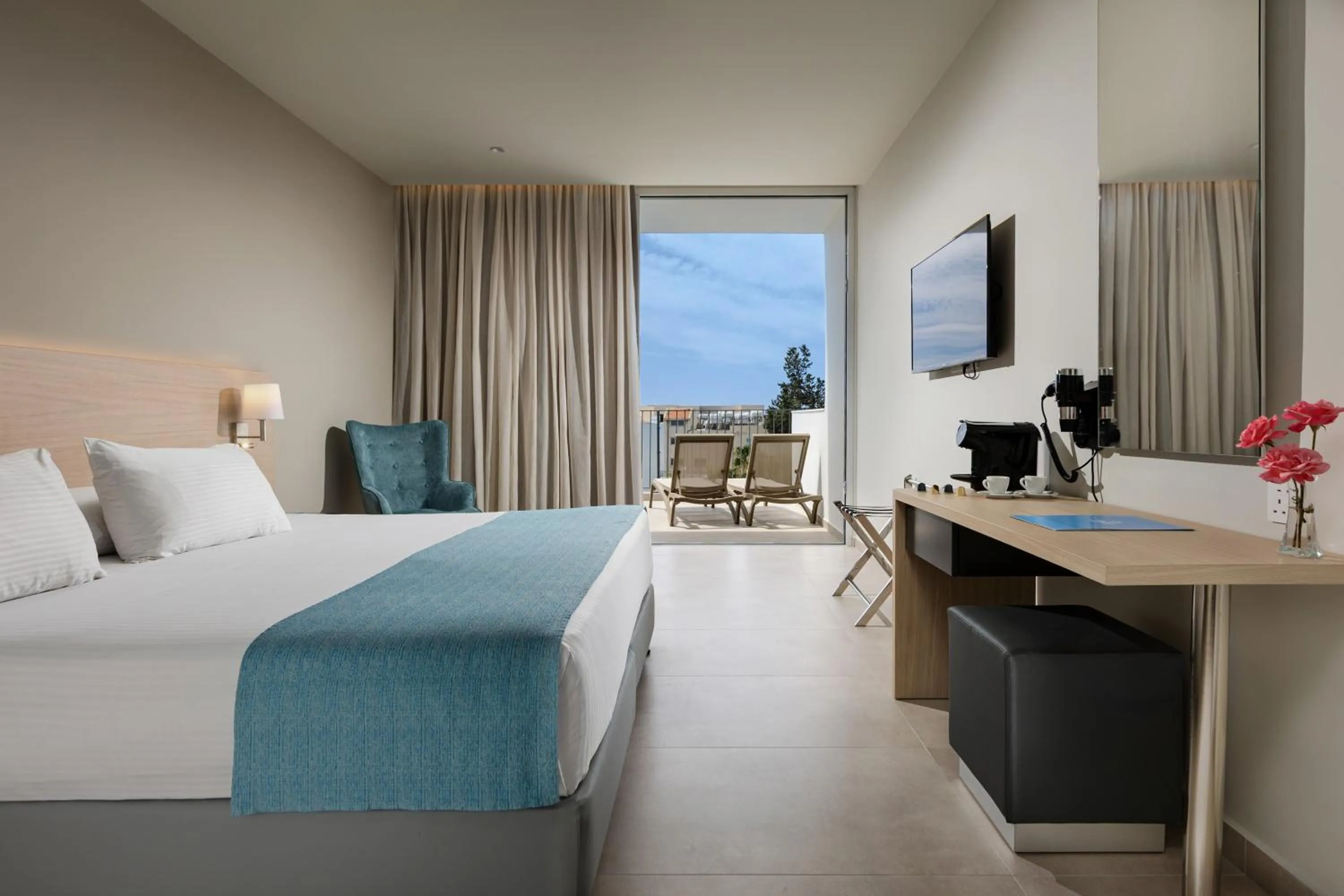 Bedroom, Bed in Mayfair Hotel