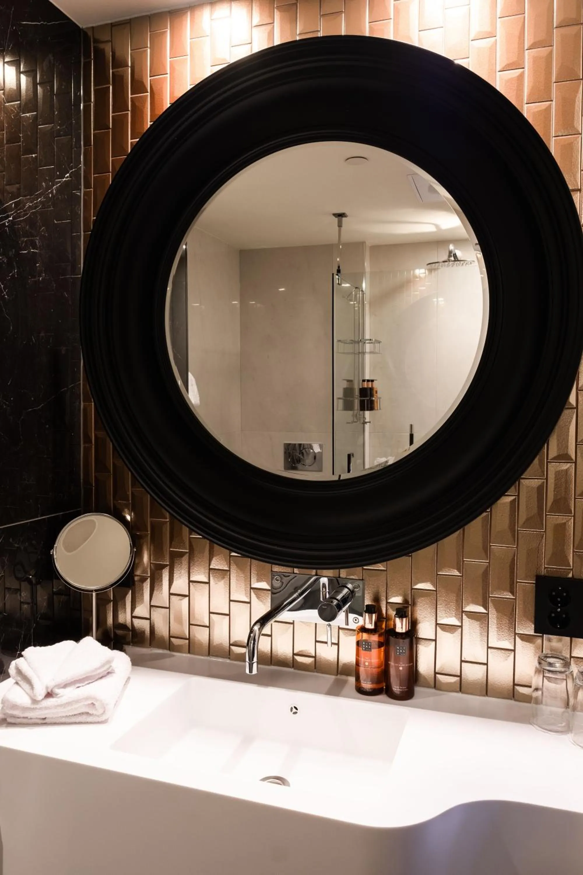 Bathroom in Home Hotel Havnekontoret