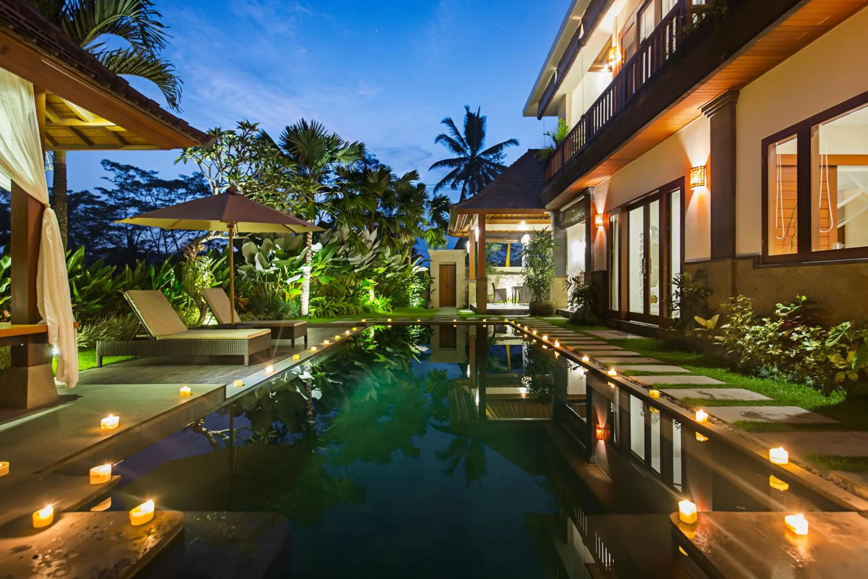Swimming pool in Alosta Luxury Private Villa