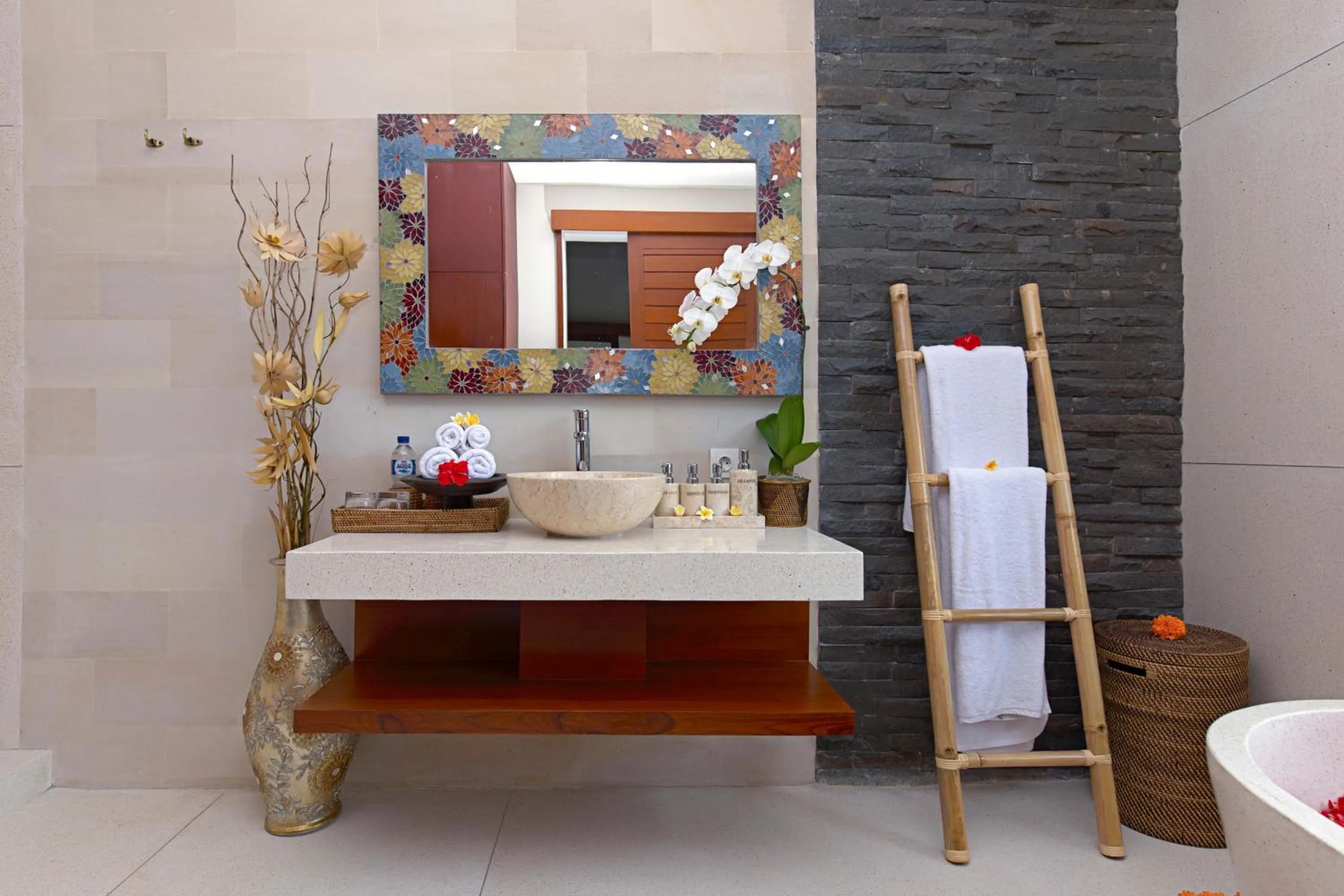 Area and facilities in Alosta Luxury Private Villa