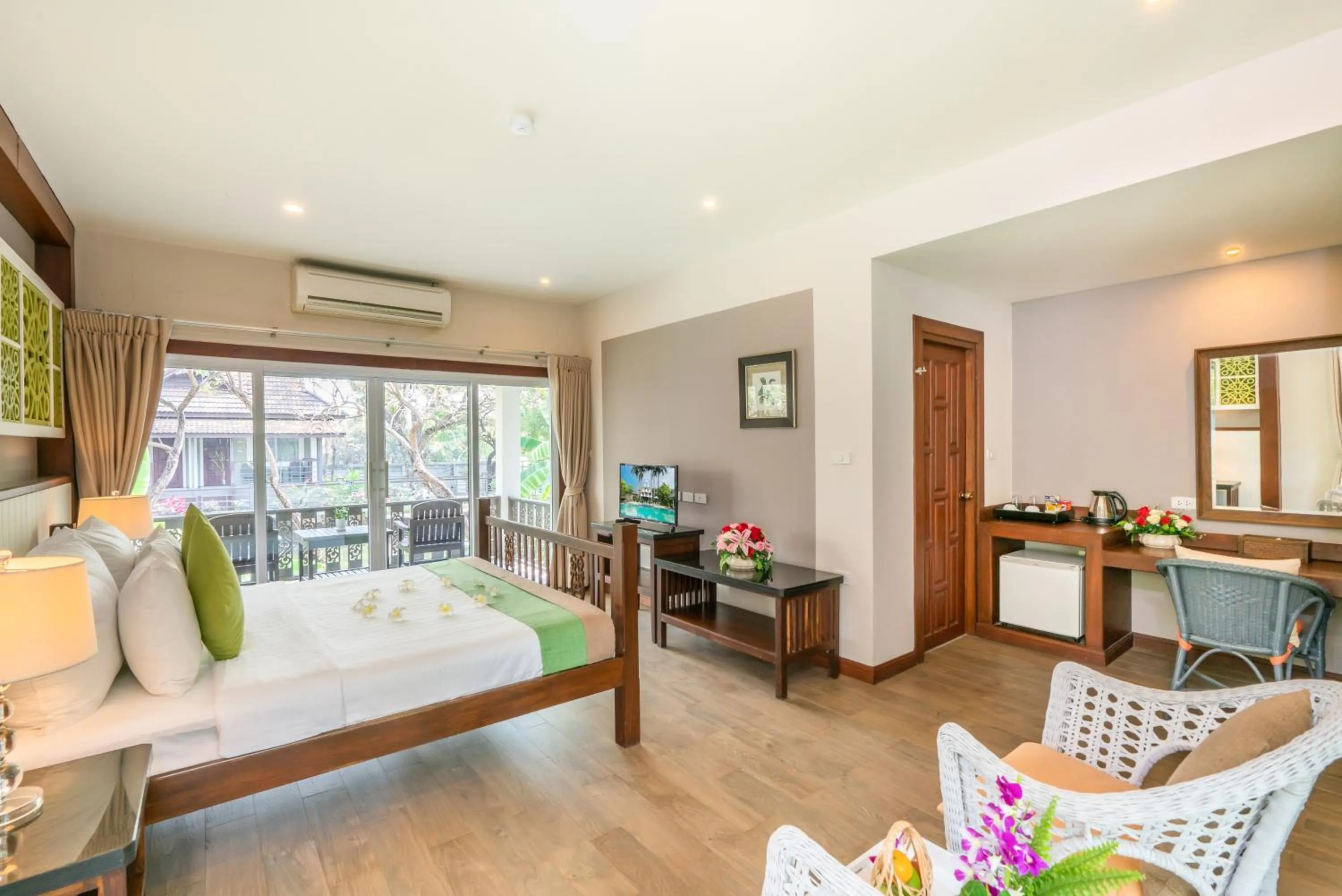 Bedroom, Bed in Le Charme Sukhothai Historical Park