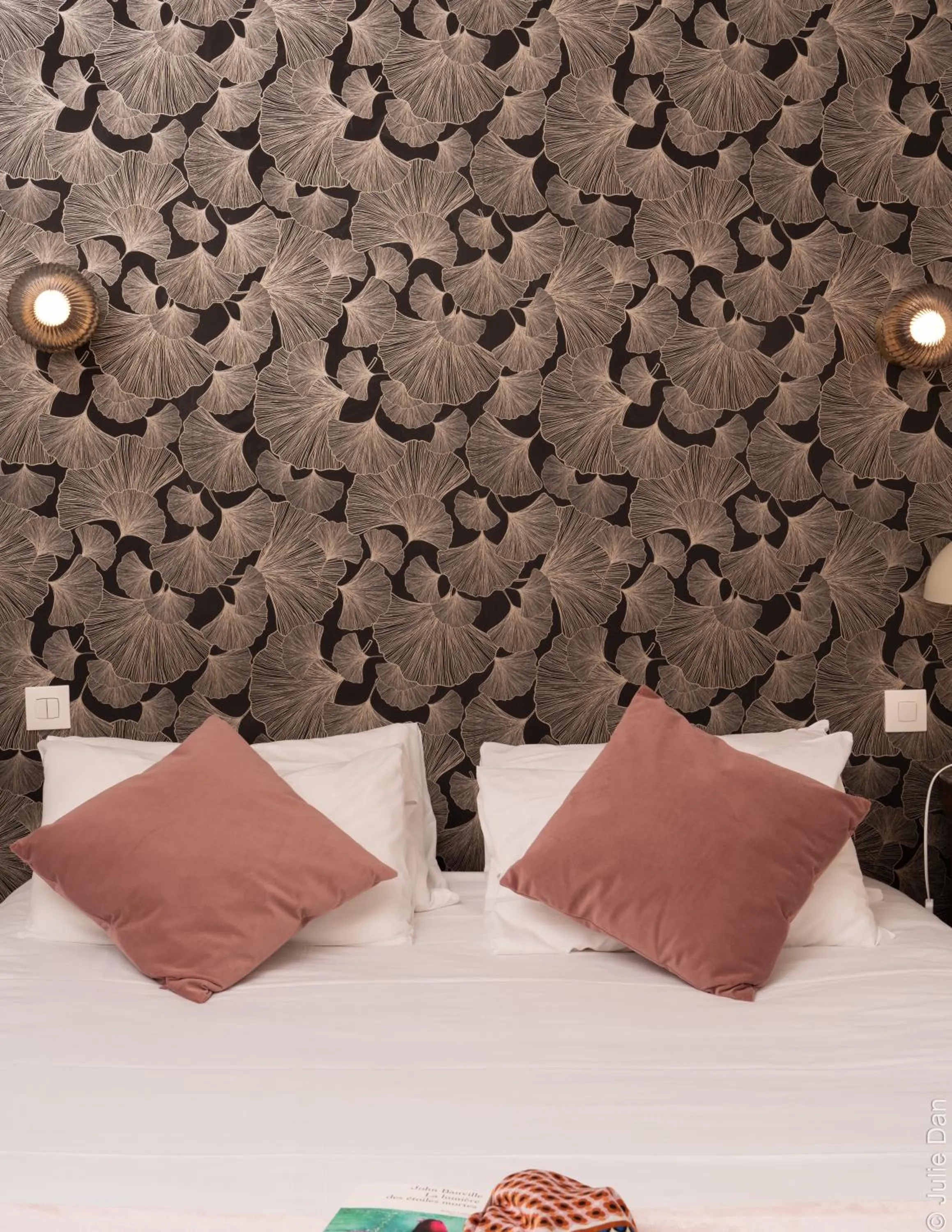 Decorative detail, Bed in Hotel Mirabeau