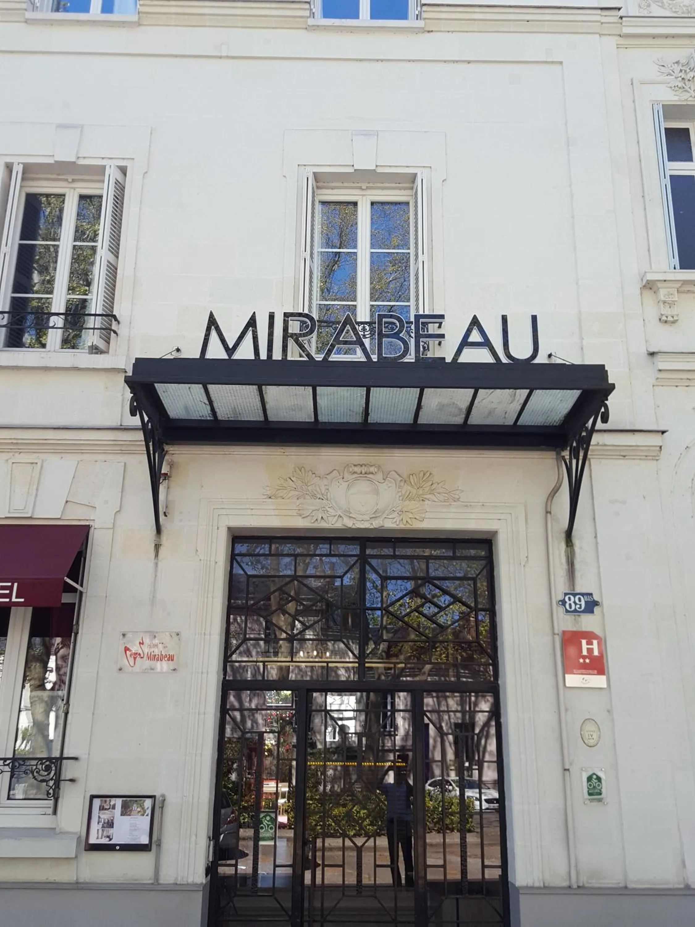 Facade/entrance in Hotel Mirabeau