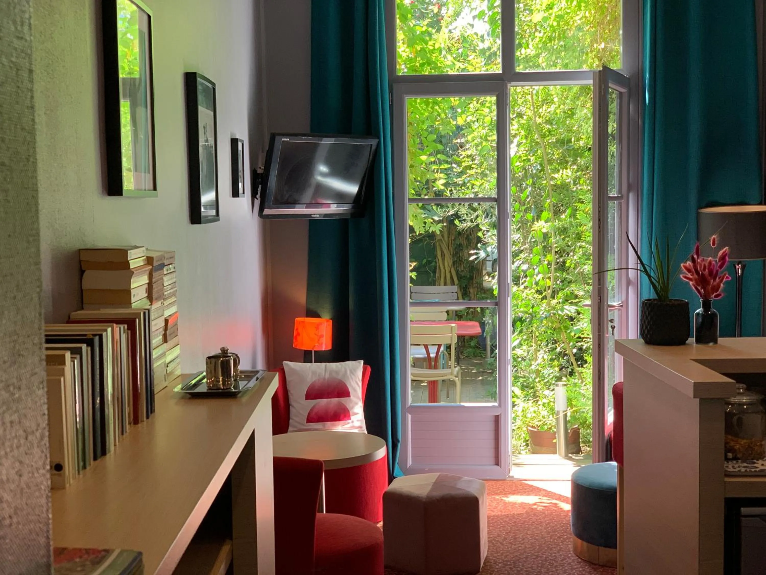 Library in Hotel Mirabeau