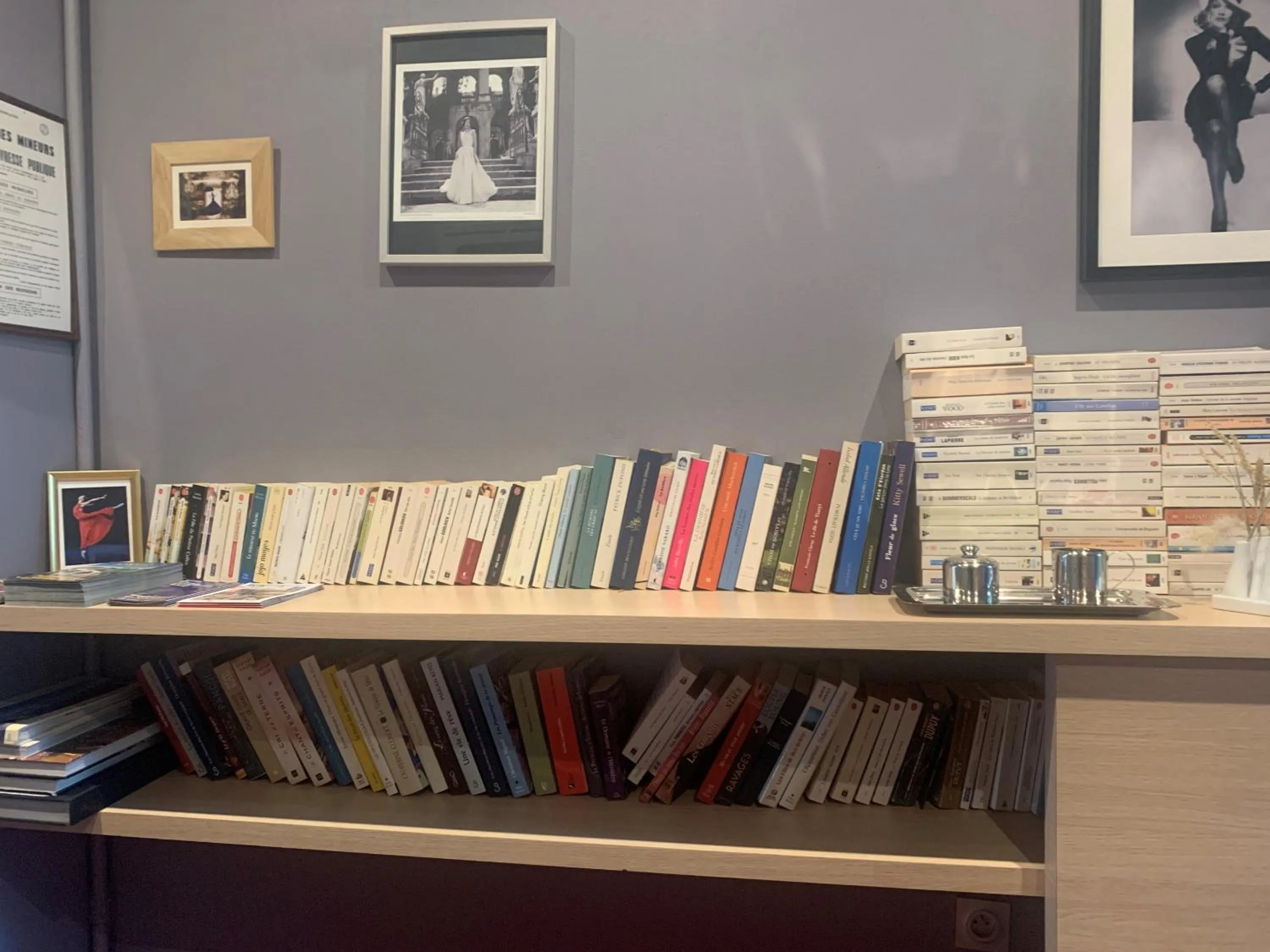 Communal lounge/ TV room in Hotel Mirabeau