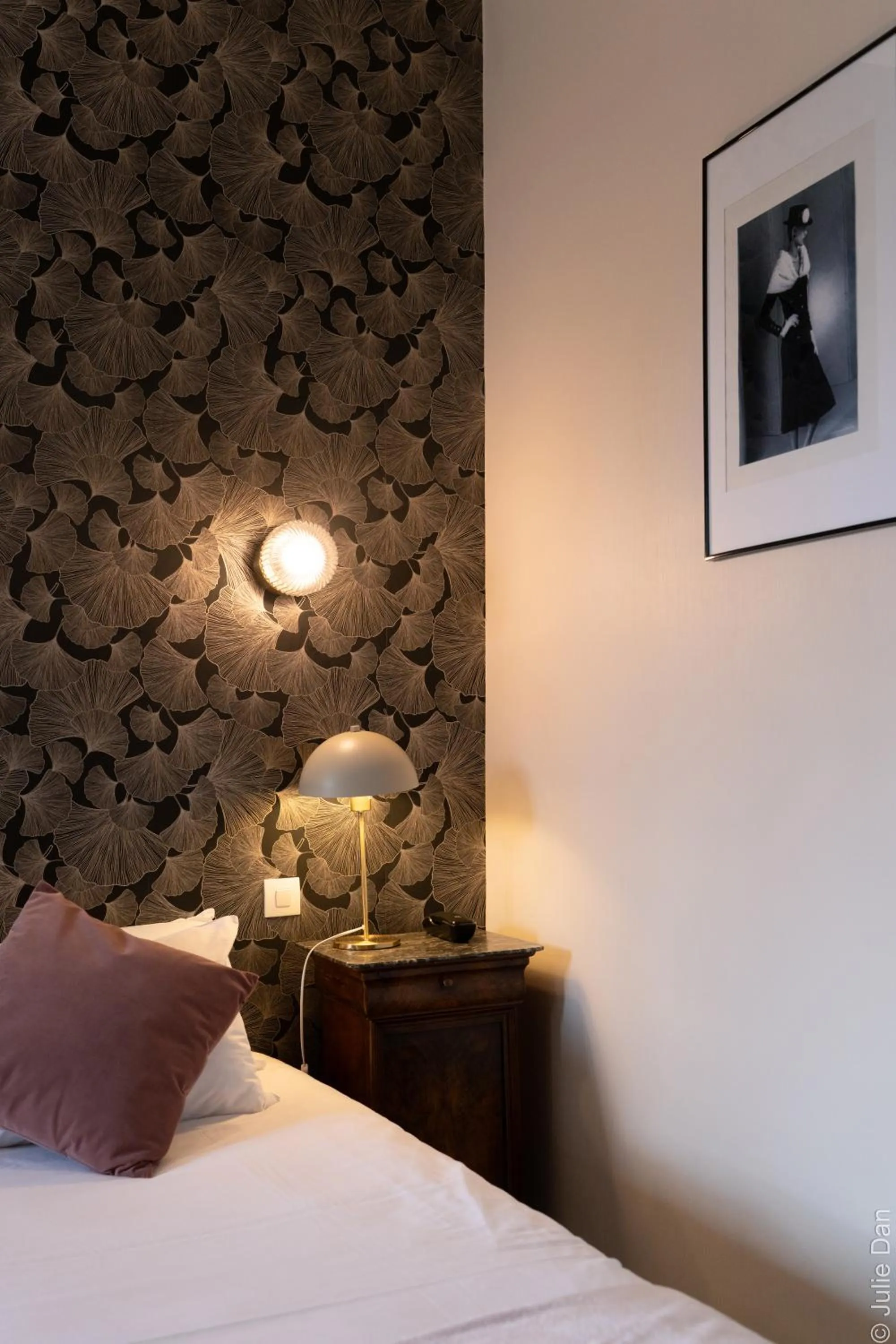 Bed in Hotel Mirabeau