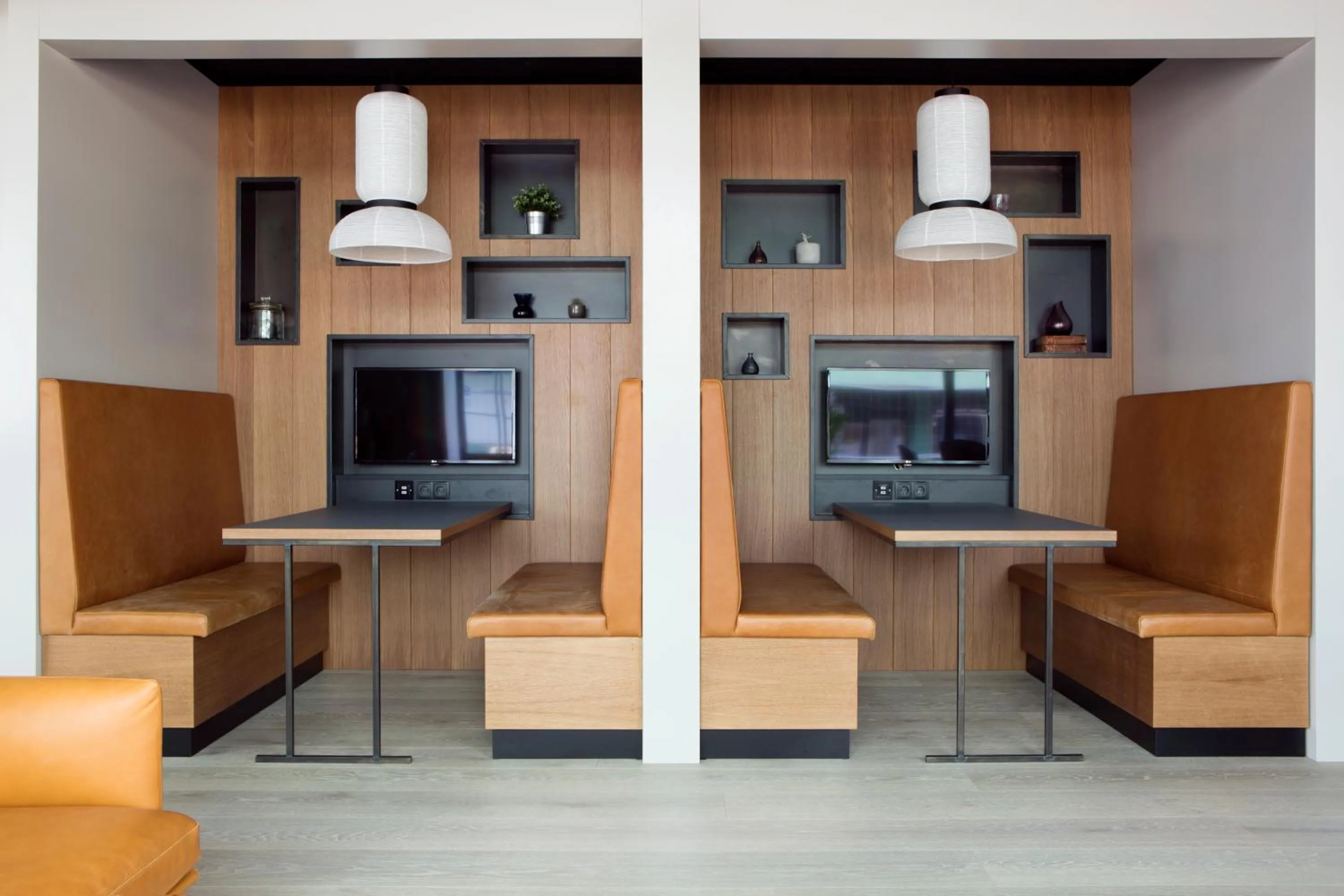 Communal lounge/ TV room in Comfort Hotel Bergen