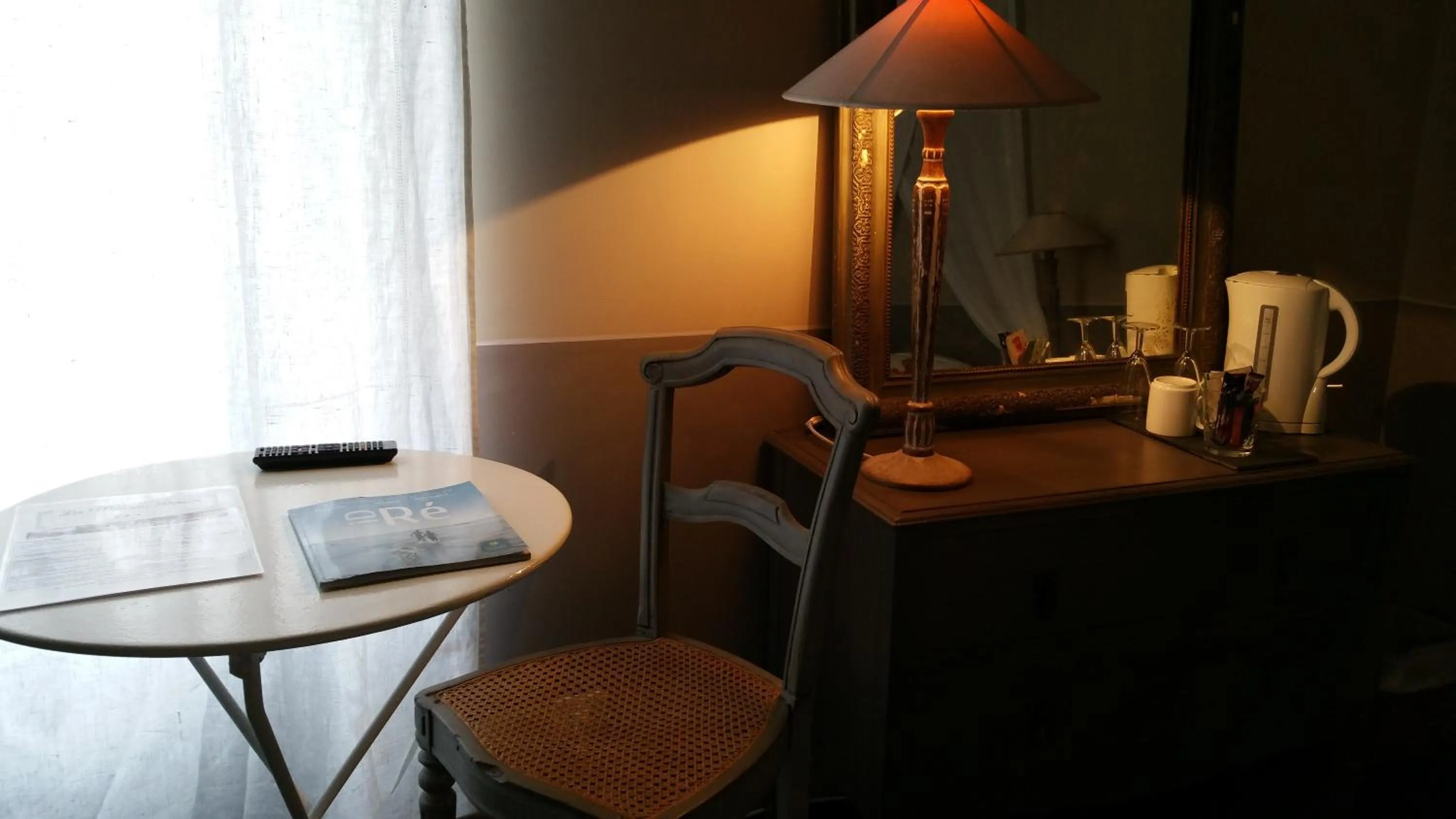 Coffee/tea facilities in La Maison Douce