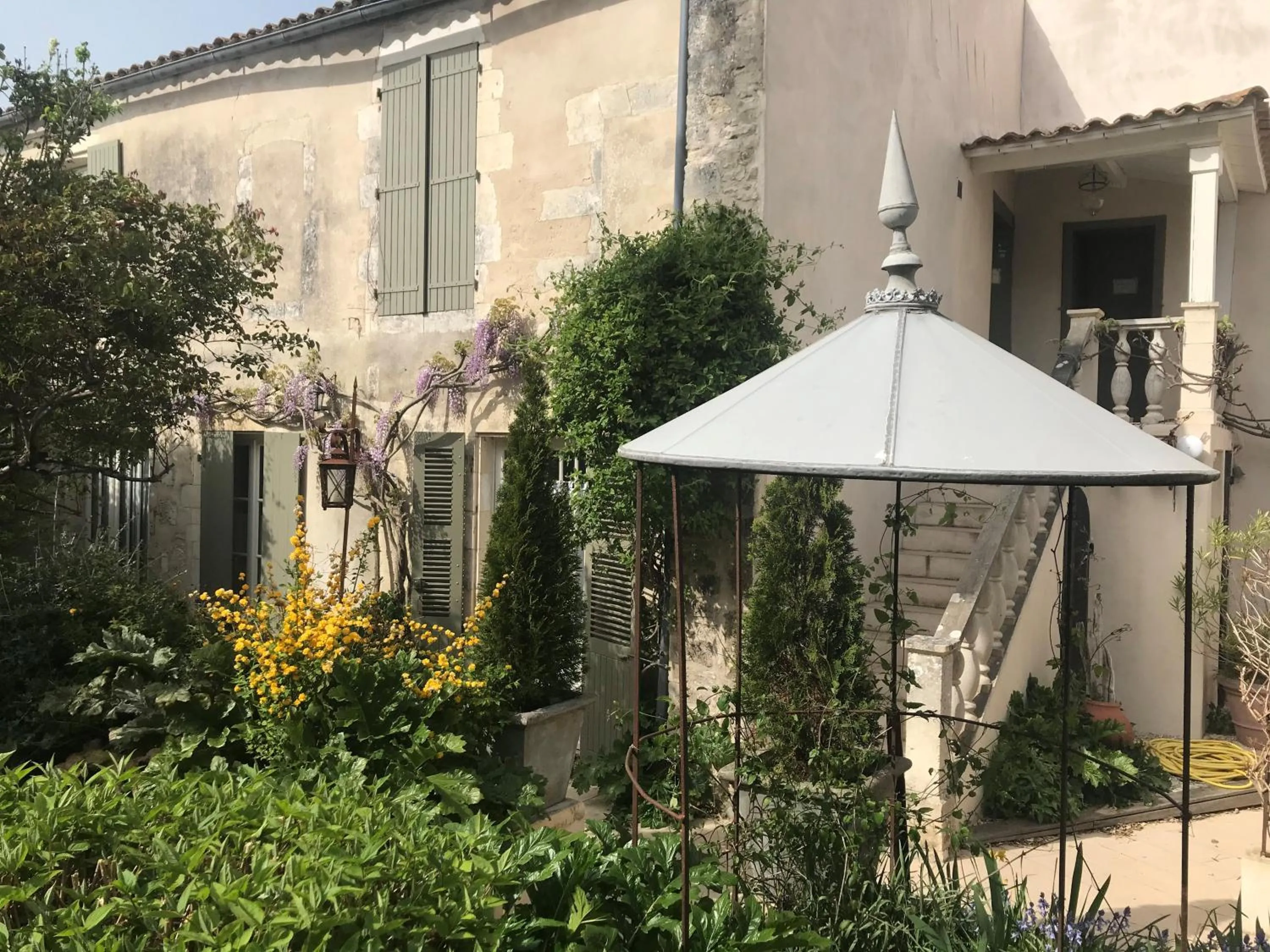 Facade/entrance in La Maison Douce