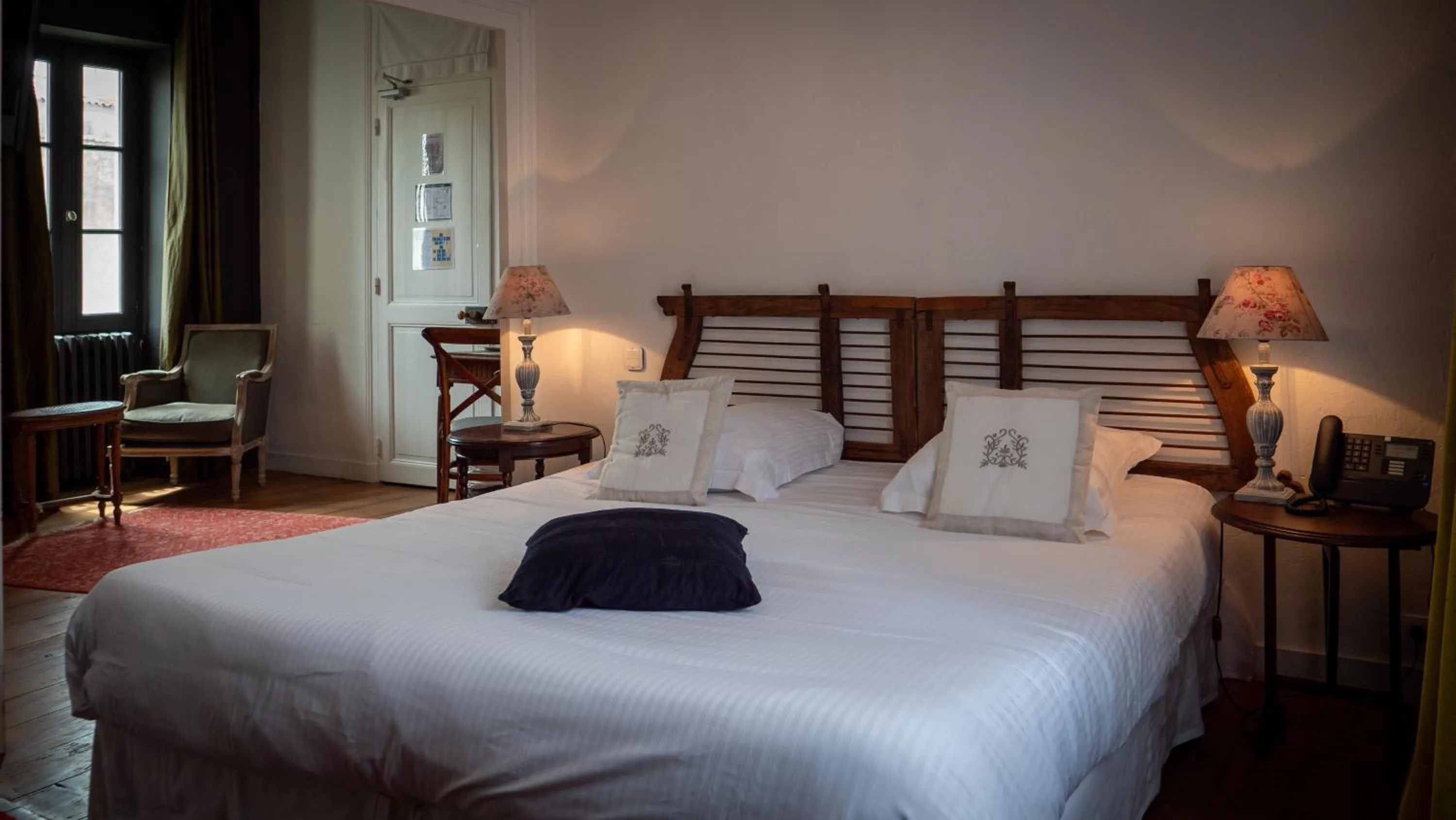 Photo of the whole room in La Maison Douce