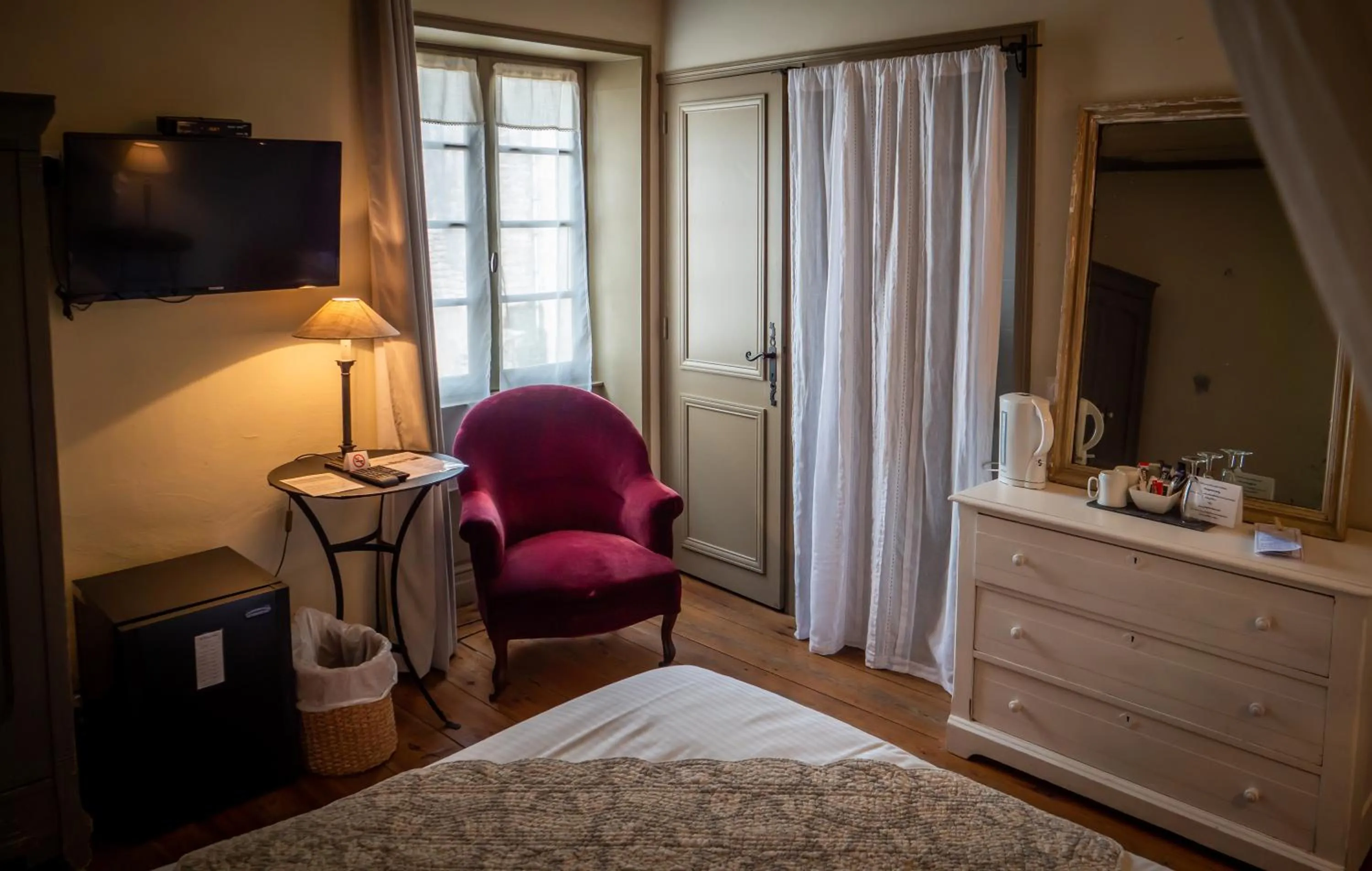 Photo of the whole room in La Maison Douce