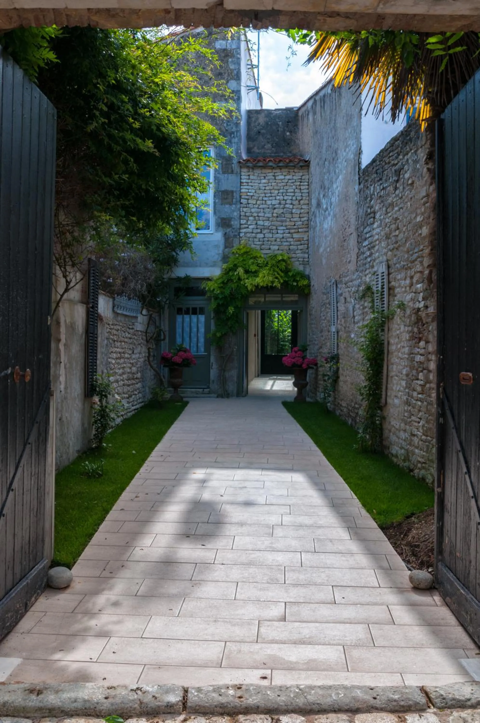 Facade/entrance in La Maison Douce