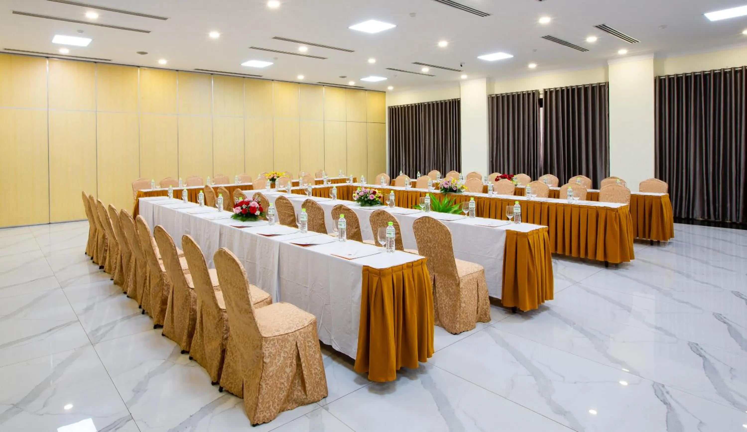 Meeting/conference room in Golden Coast Resort & Spa