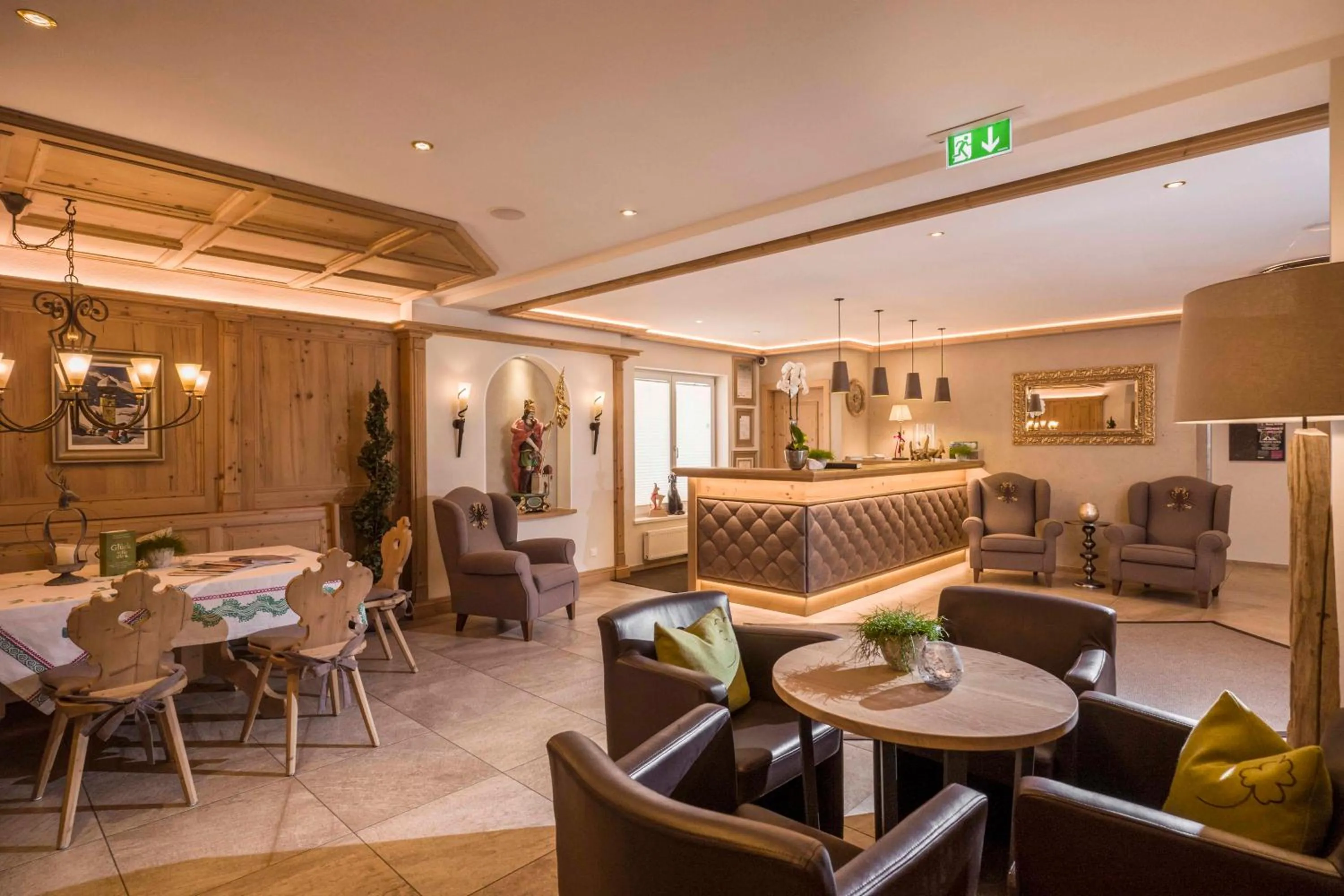 Lobby or reception in Alpen Glück Hotel Kirchberger Hof