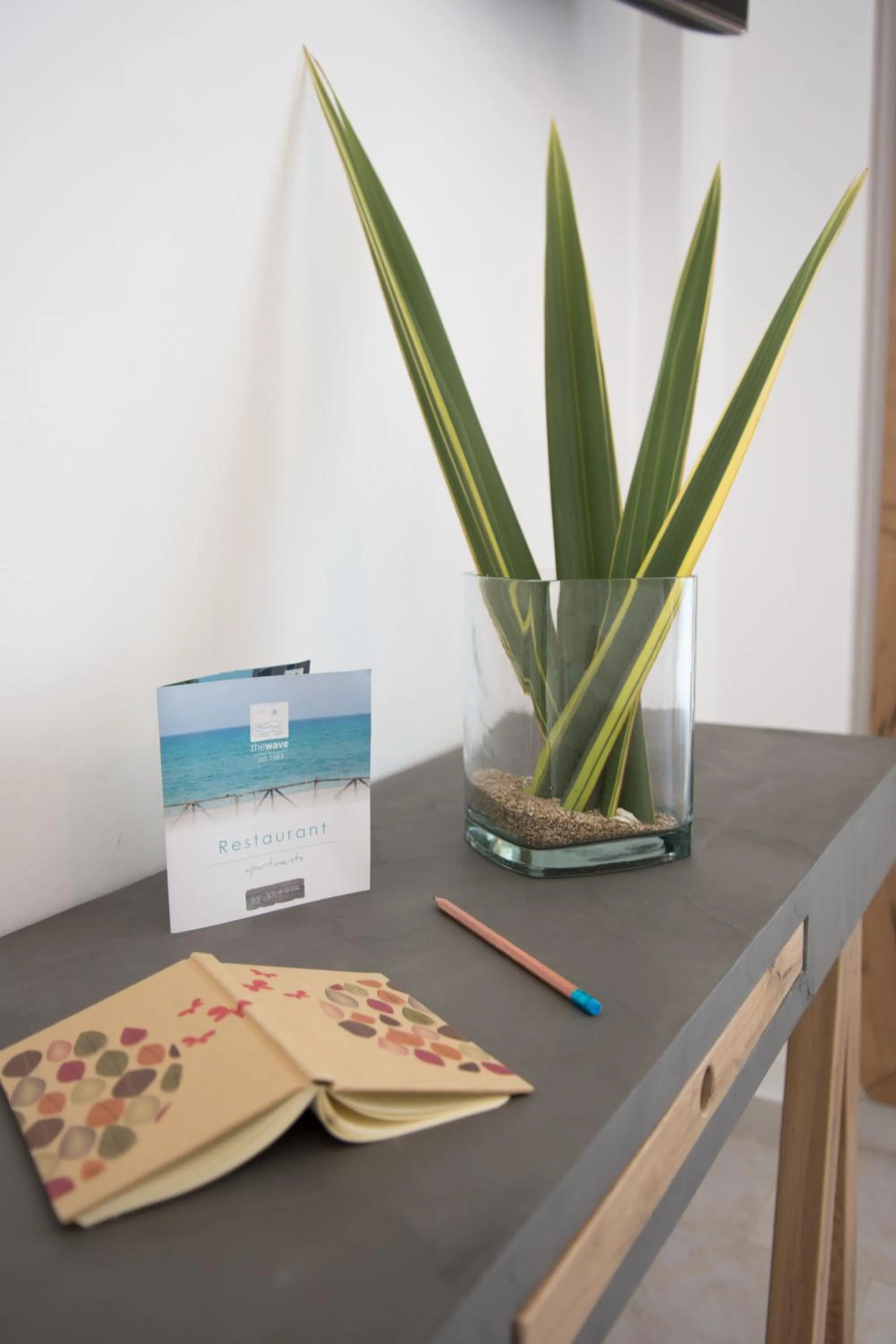 Photo of the whole room in The Wave