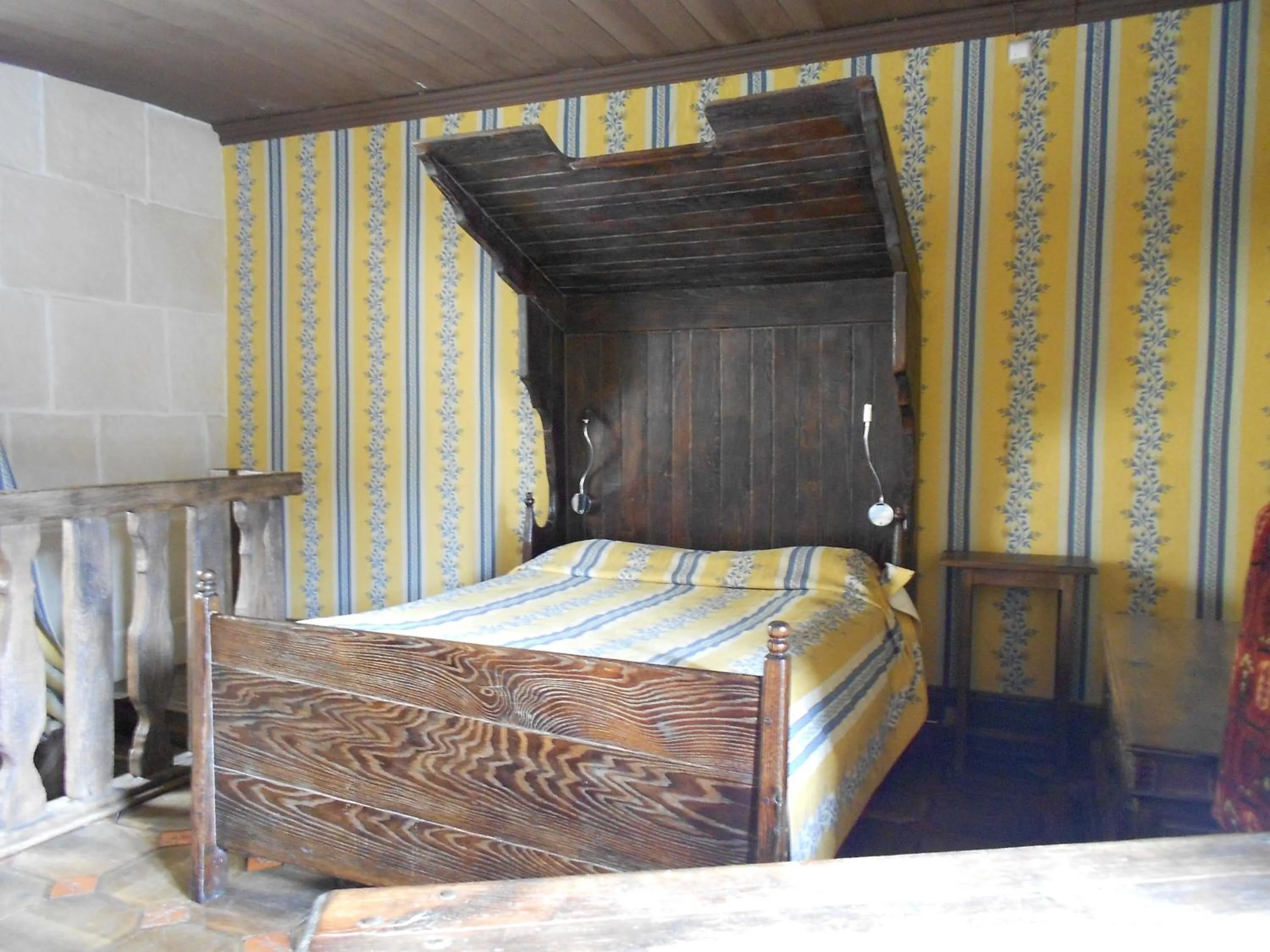 Bed in Auberge de l'Abbatiale