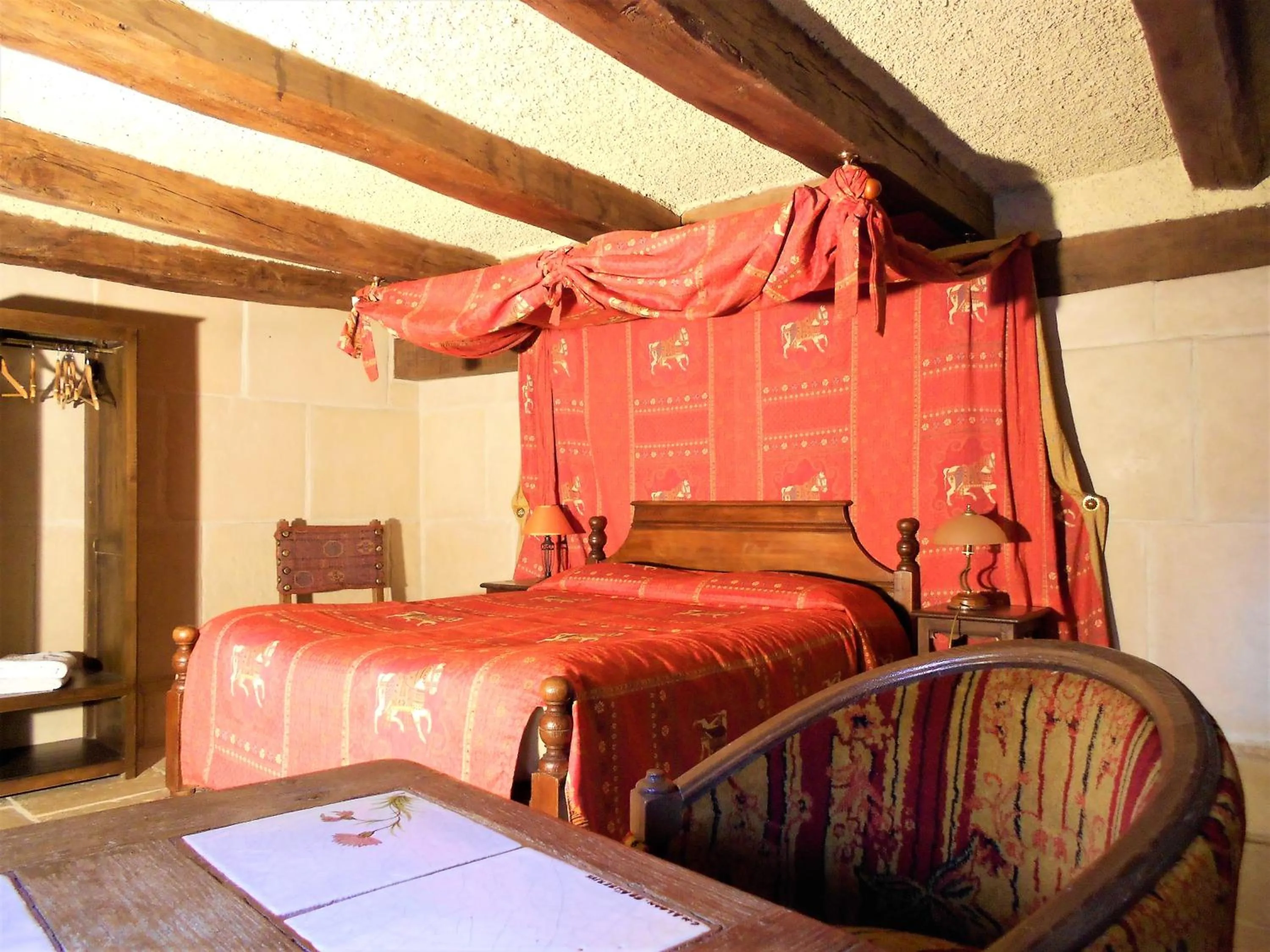 Bed in Auberge de l'Abbatiale