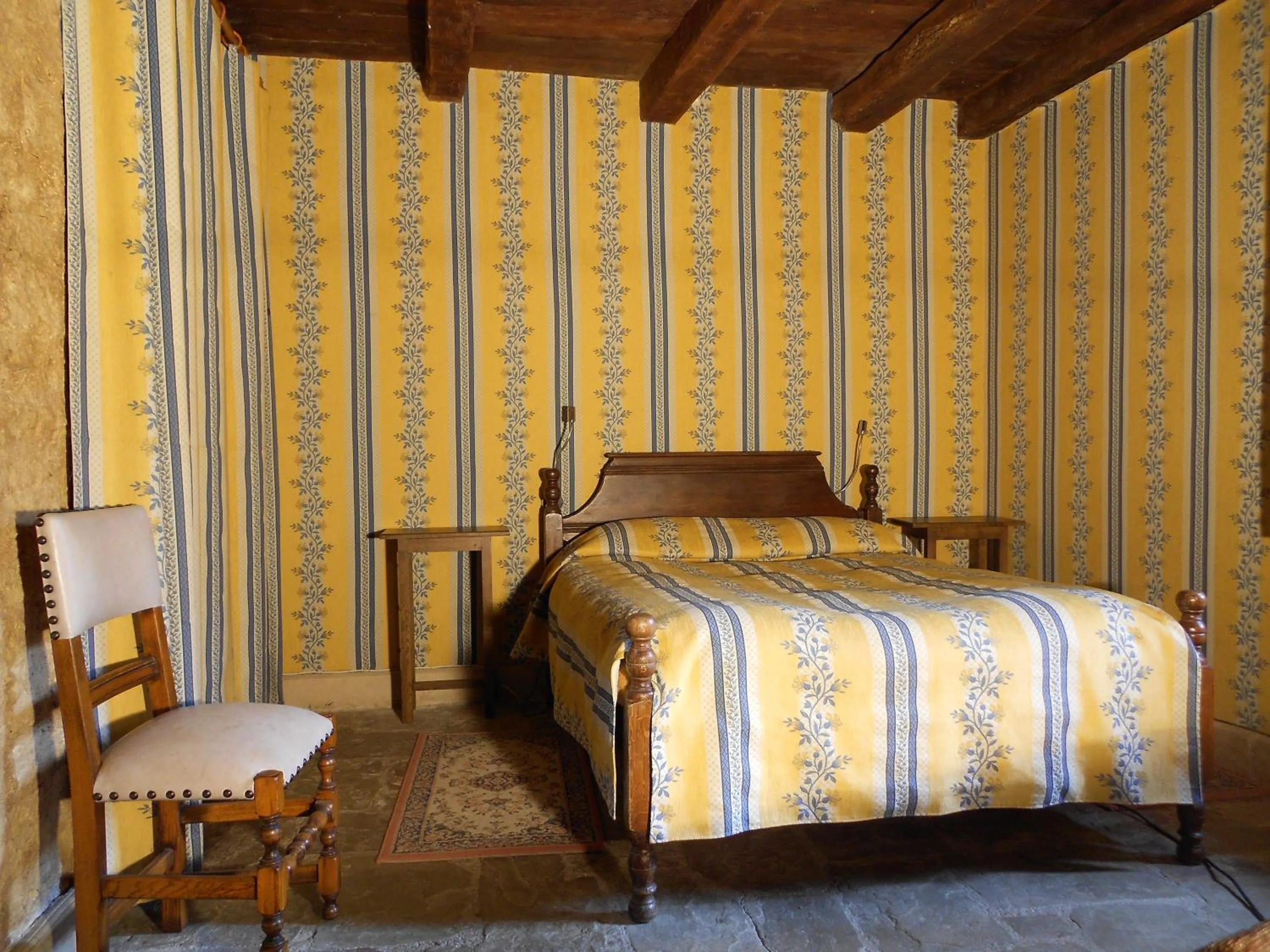 Photo of the whole room in Auberge de l'Abbatiale