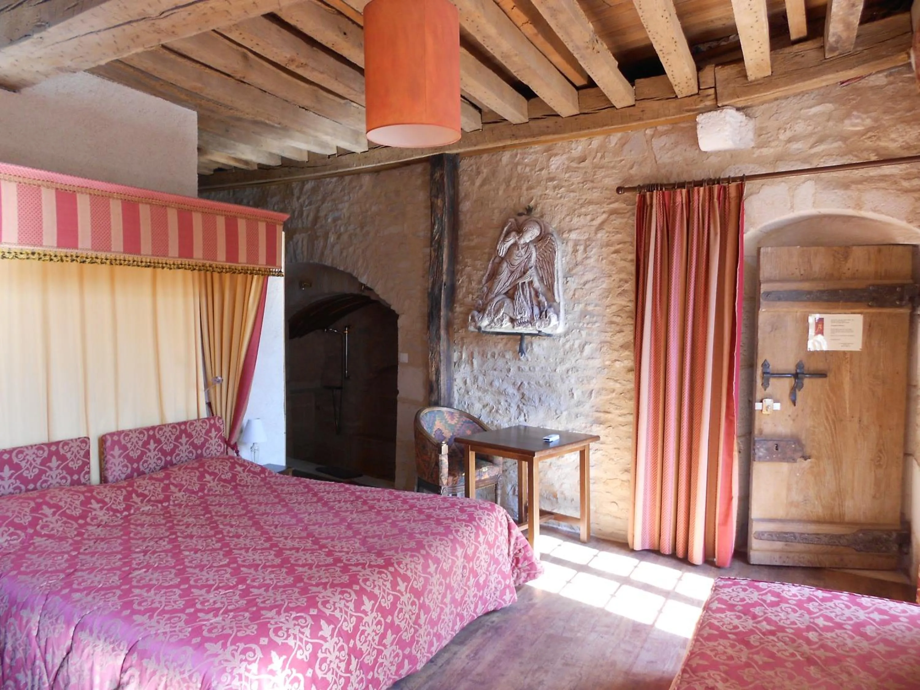Photo of the whole room in Auberge de l'Abbatiale