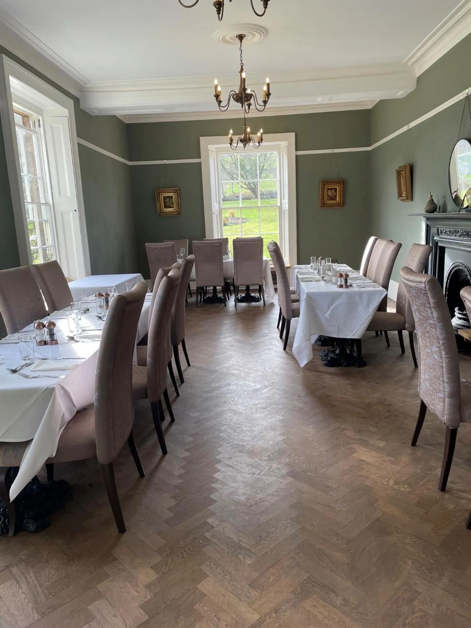 Restaurant/places to eat in Oakhill Hotel