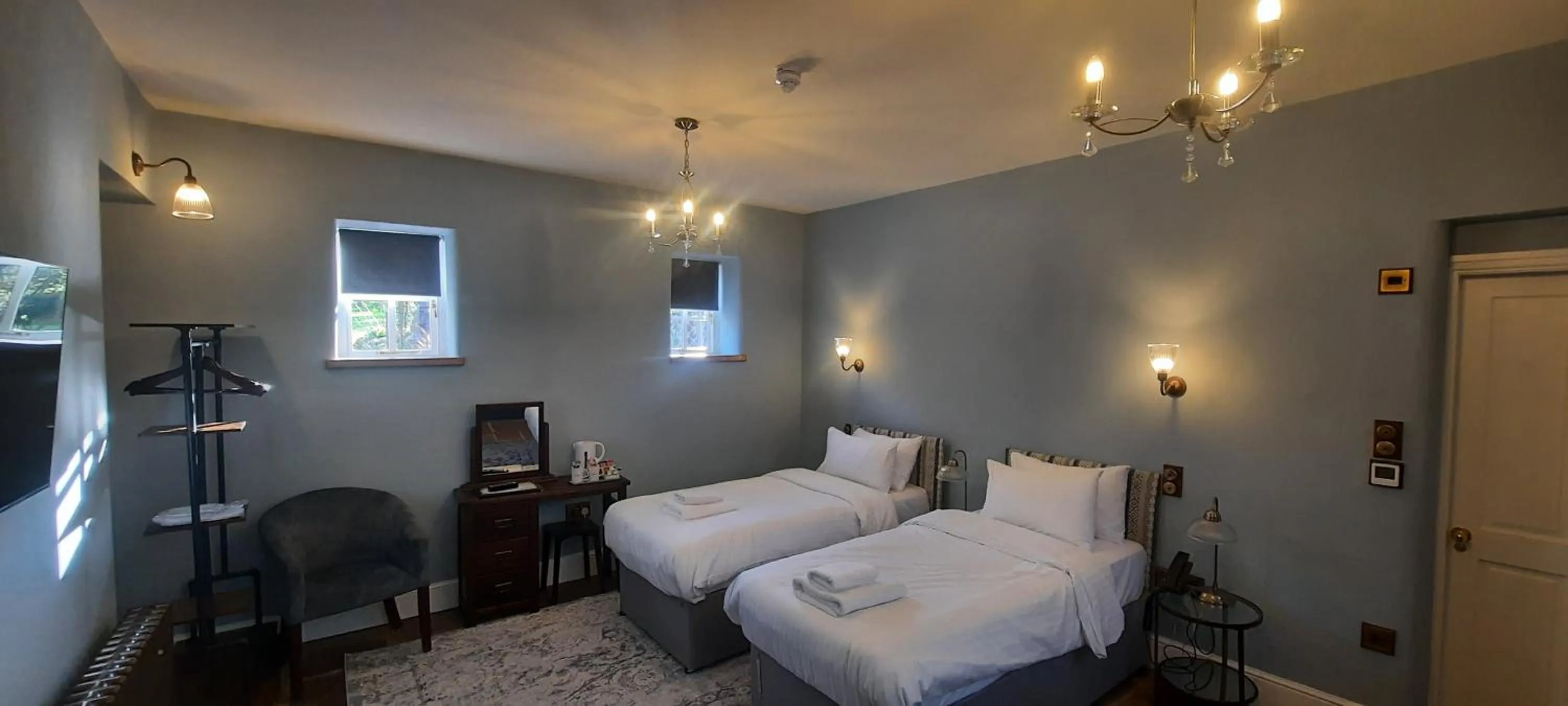 Bed in Oakhill Hotel