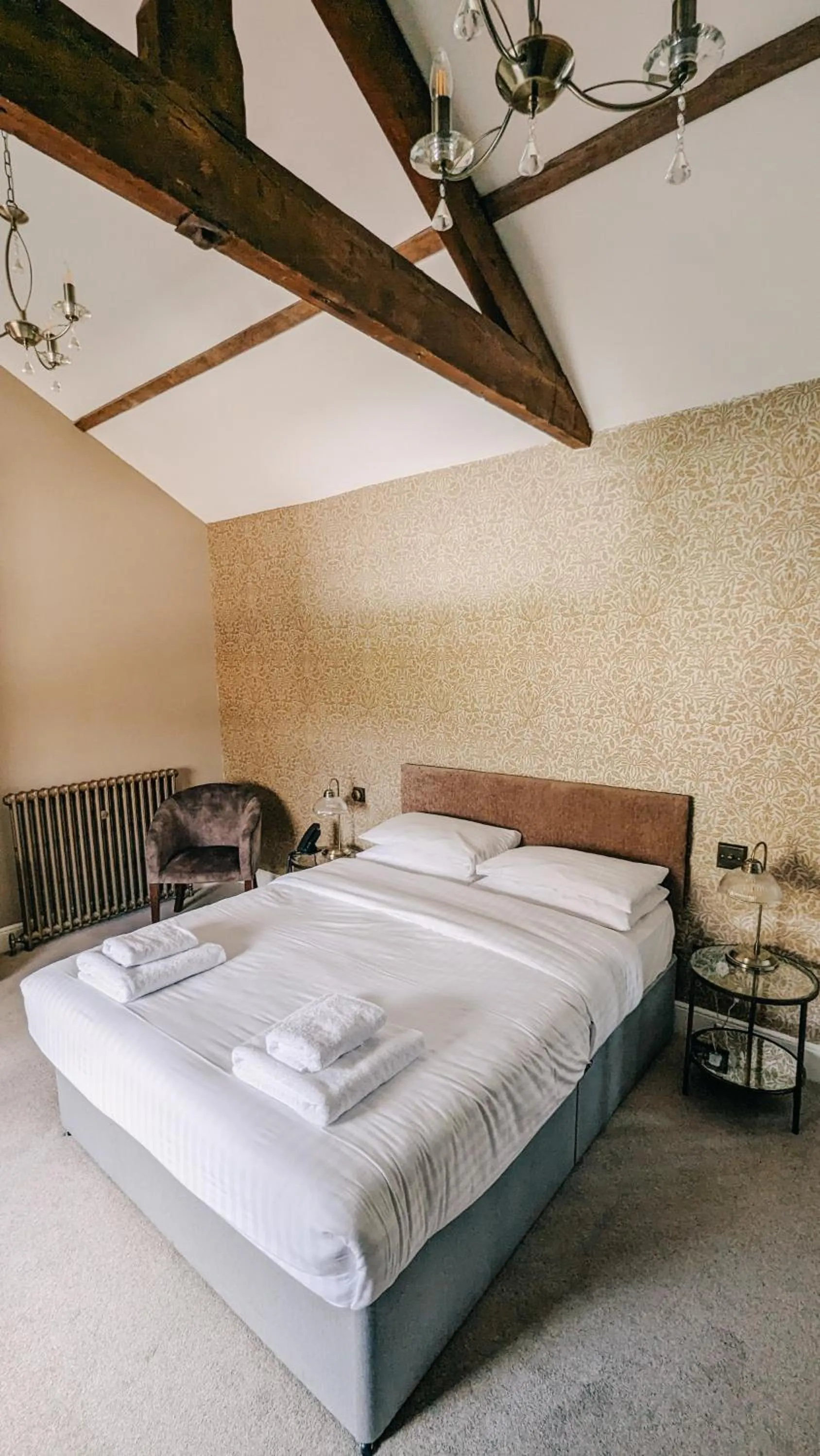 Bedroom, Bed in Oakhill Hotel