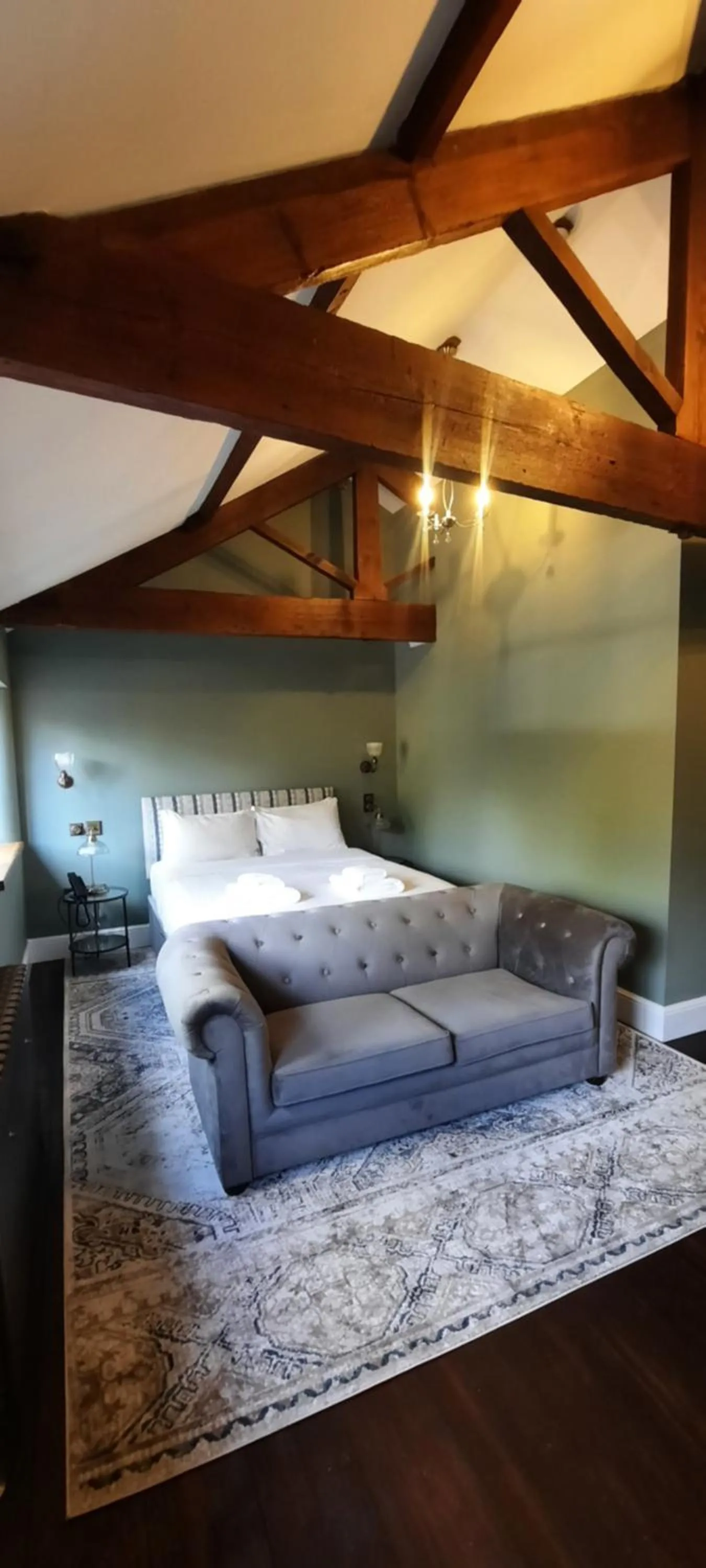 Bed in Oakhill Hotel