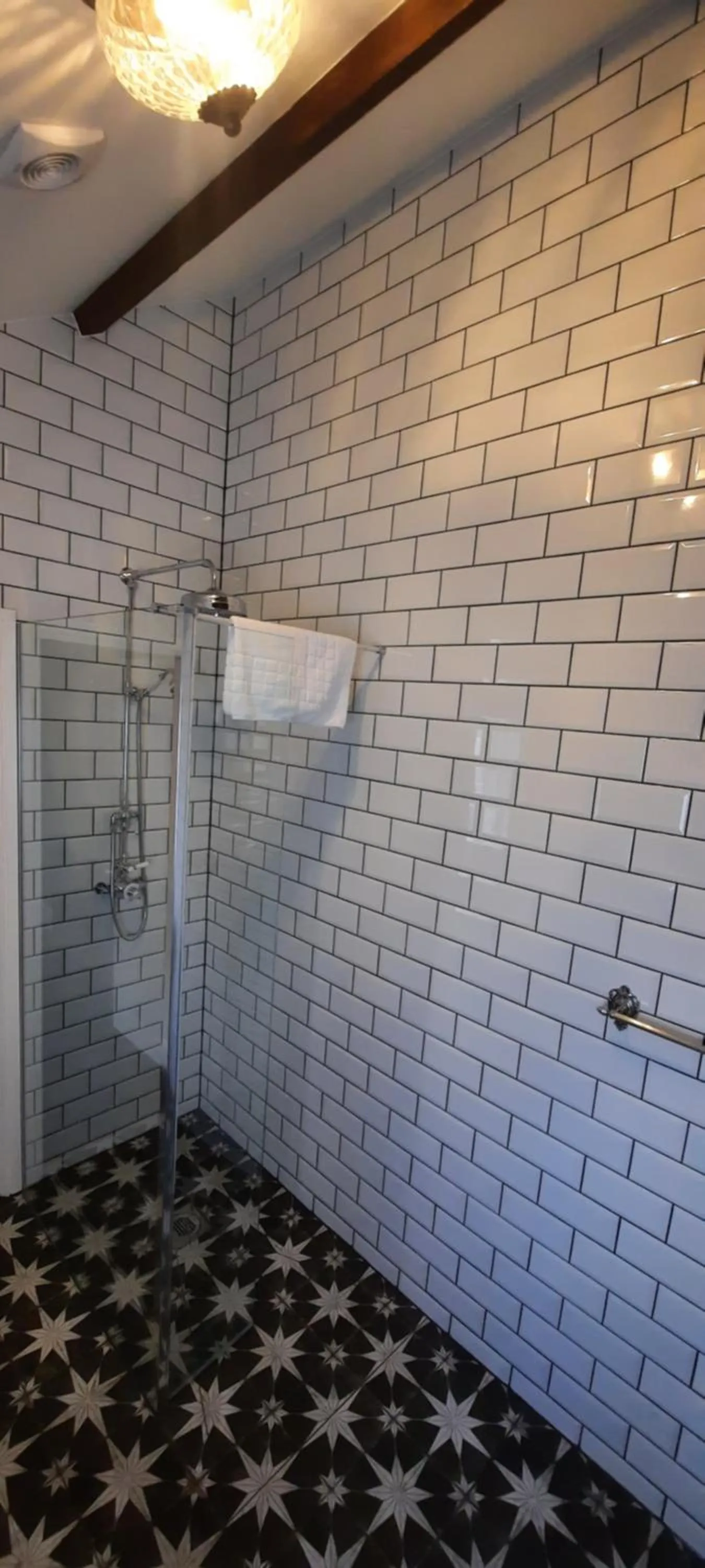 Shower in Oakhill Hotel