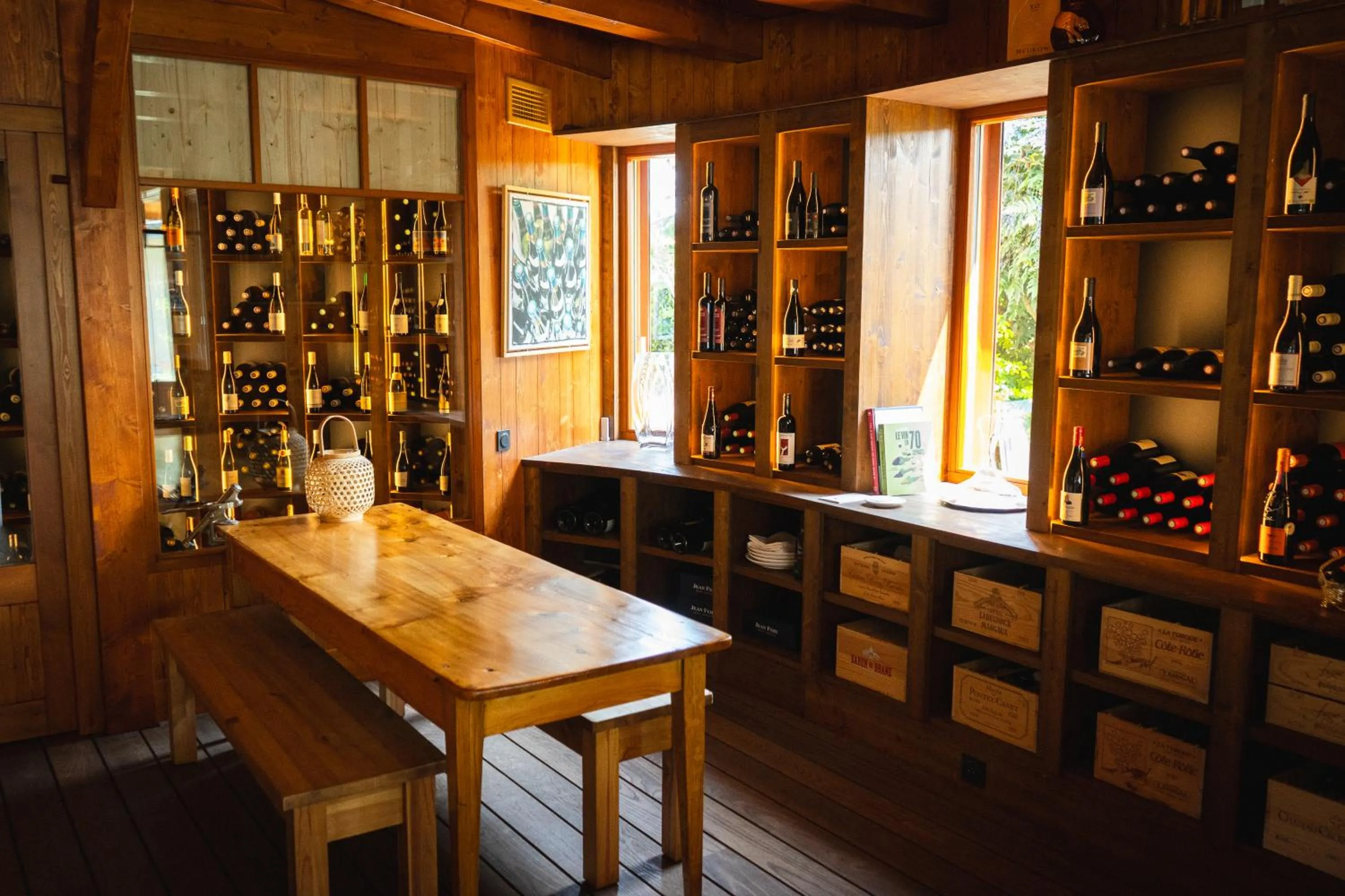 Restaurant/places to eat in Villa Cécile