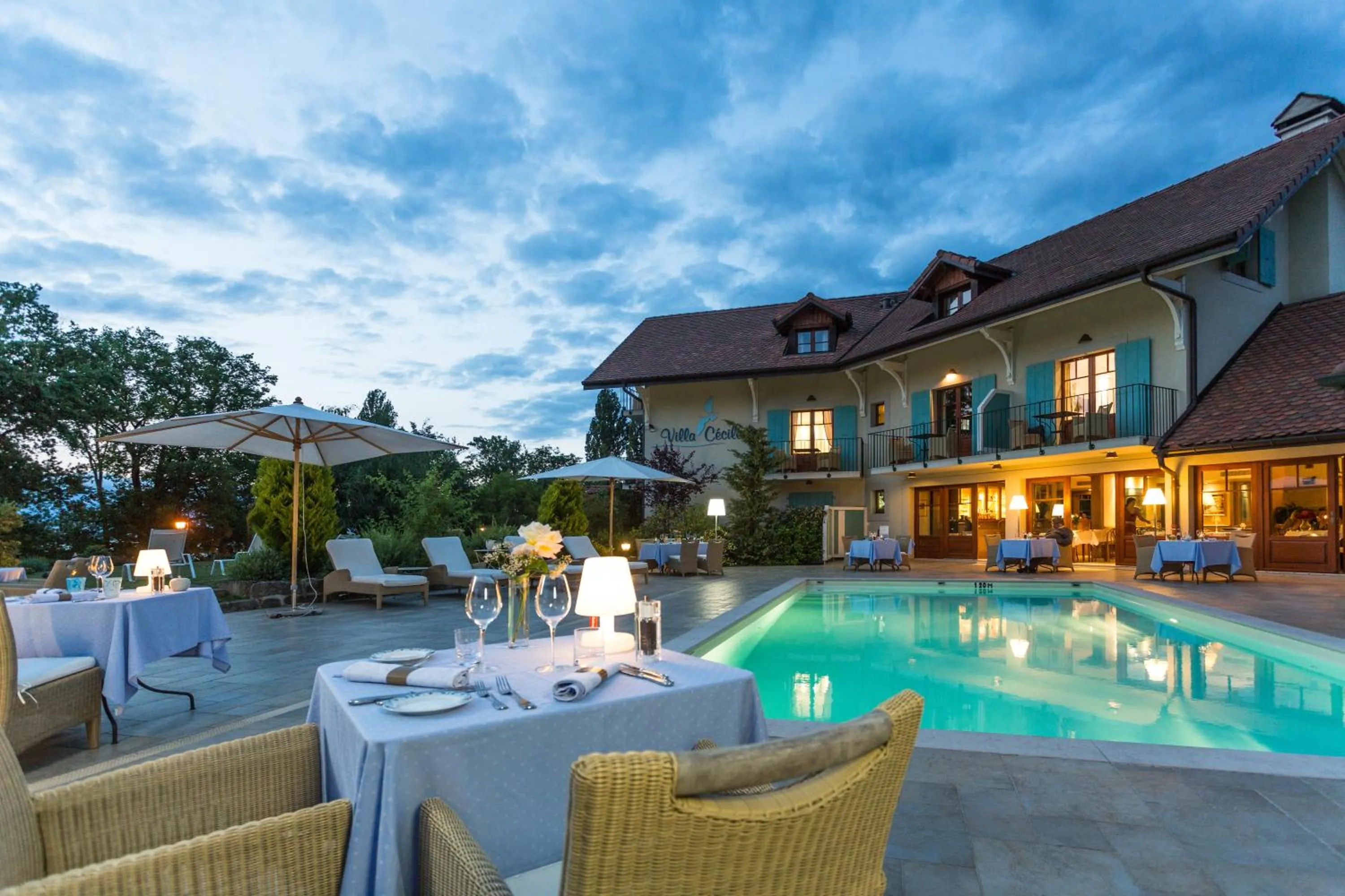 Restaurant/places to eat in Villa Cécile