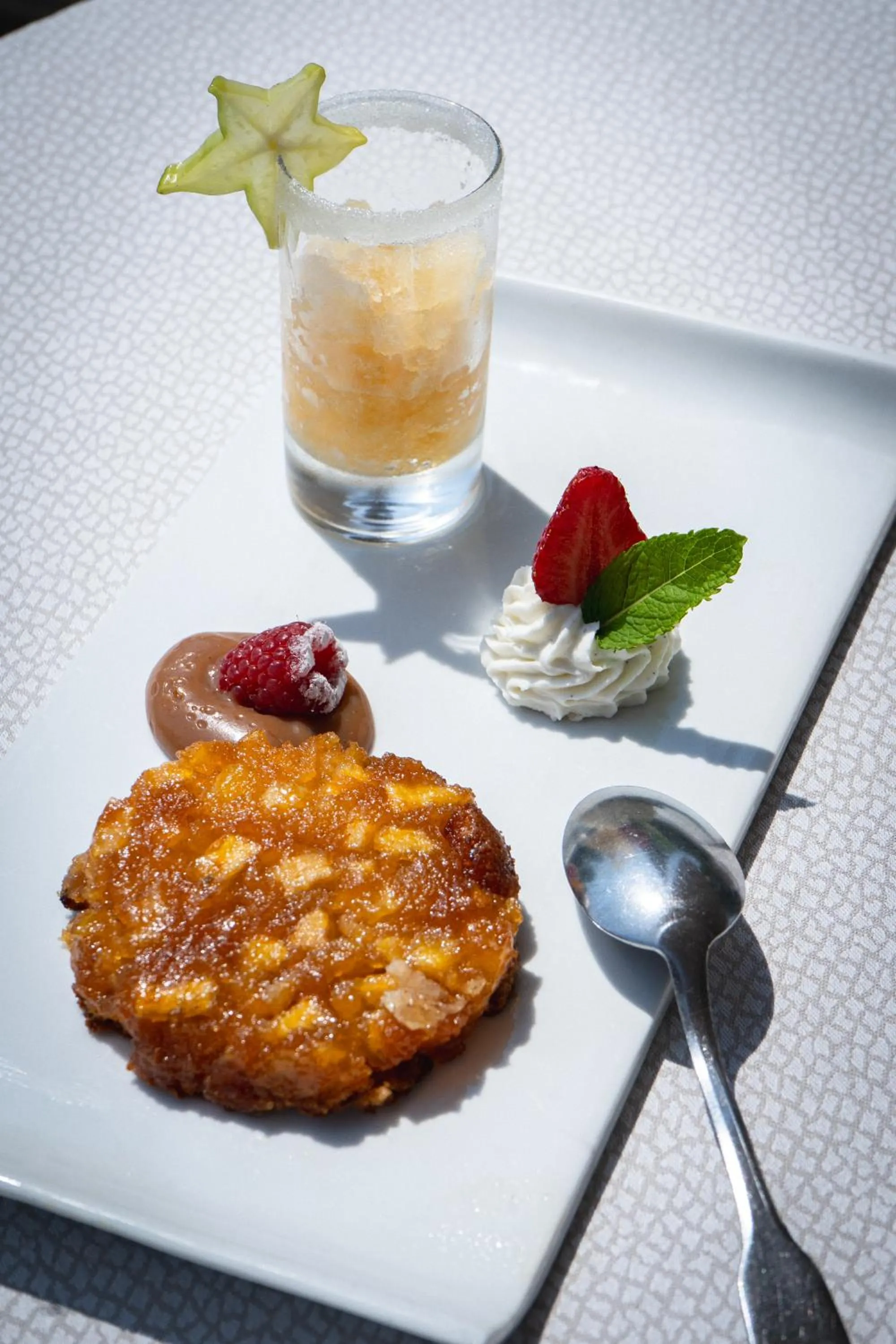 Restaurant/places to eat in Villa Cécile