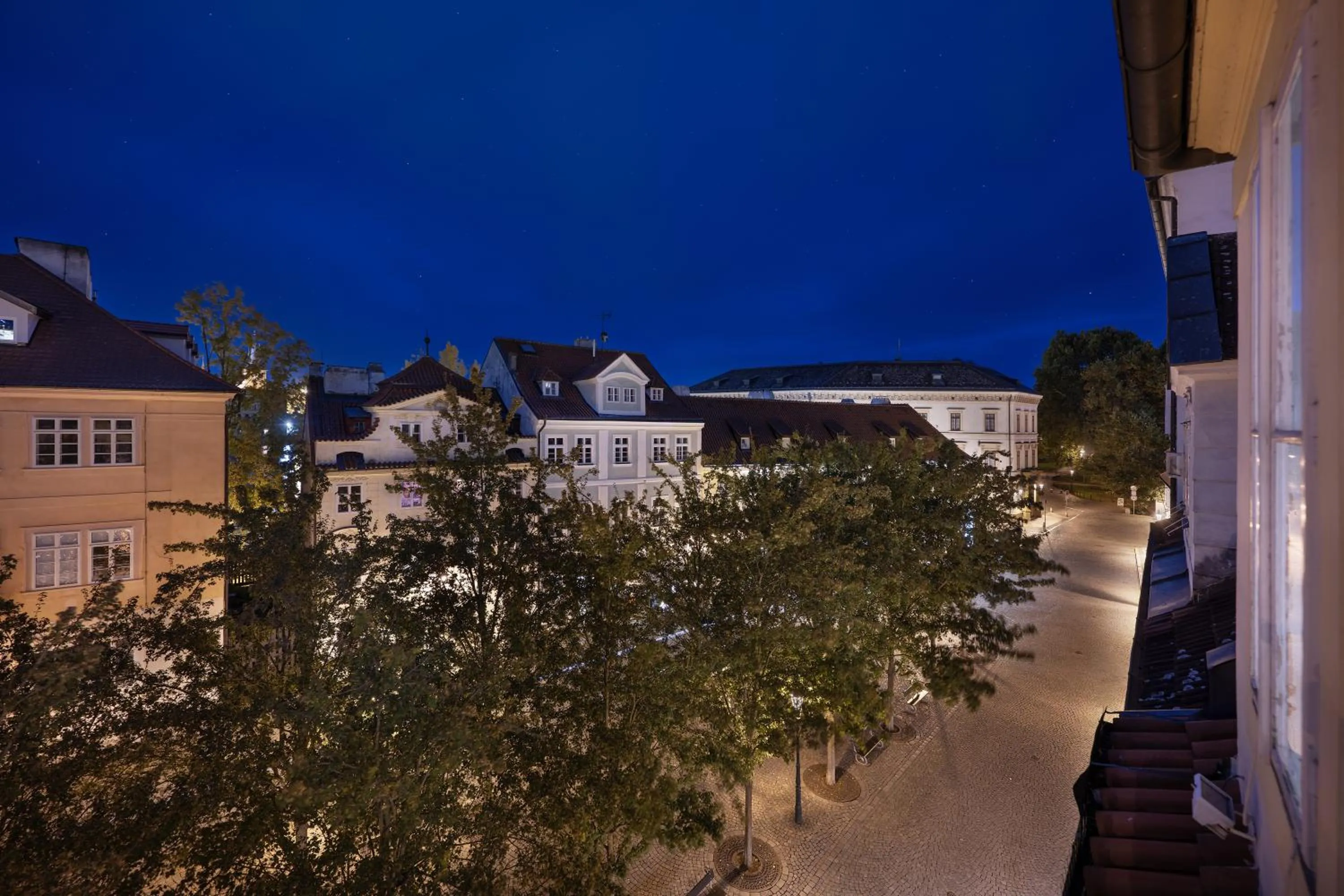 Hotel At the Golden Scissors