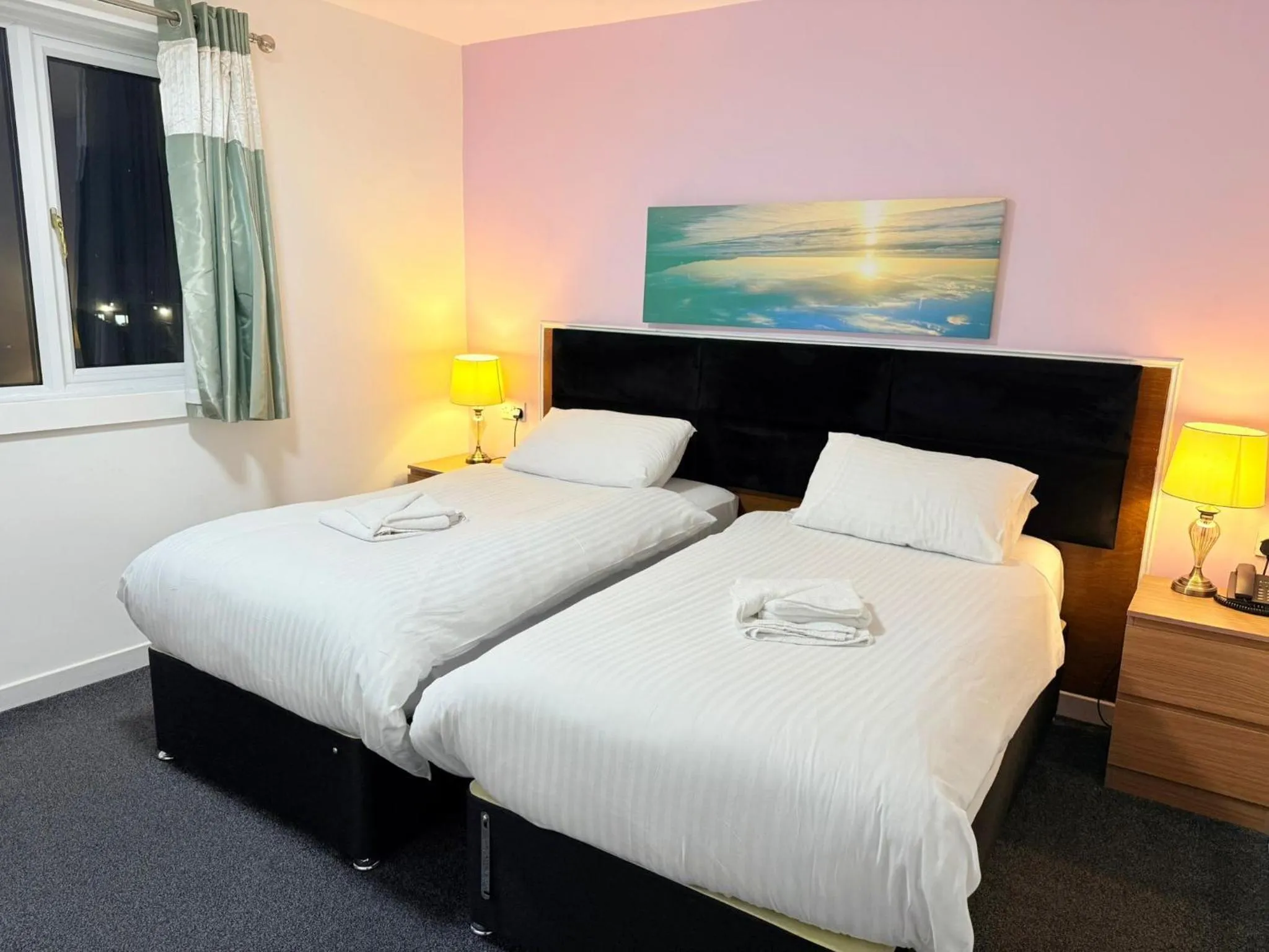 Bedroom, Bed in County Hotel