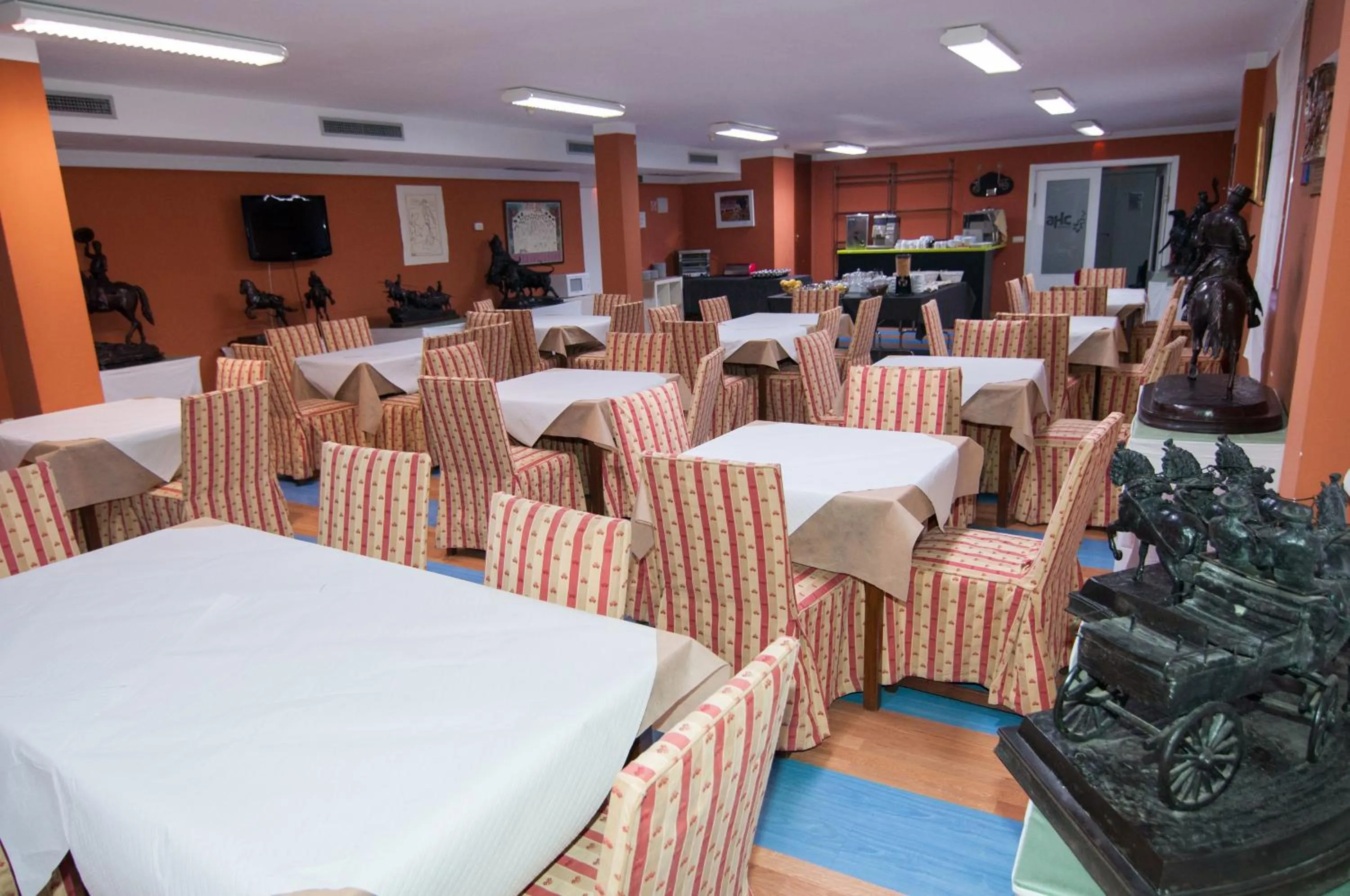 Restaurant/places to eat in AHC Hoteles