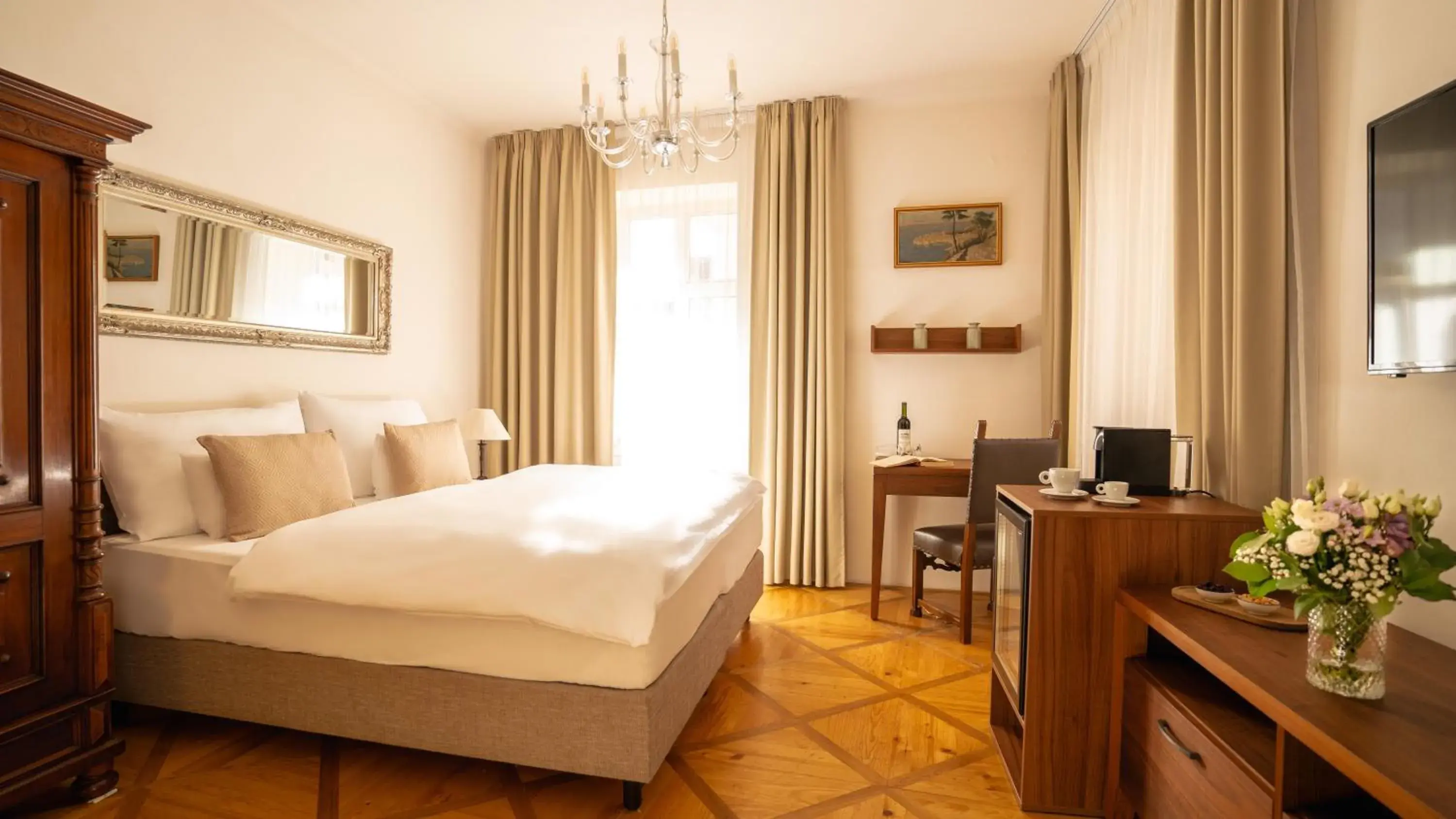 Superior Double or Twin Room in Hotel Golden Key Prague Castle Superior Double or Twin Room in Hotel Golden Key Prague Castle