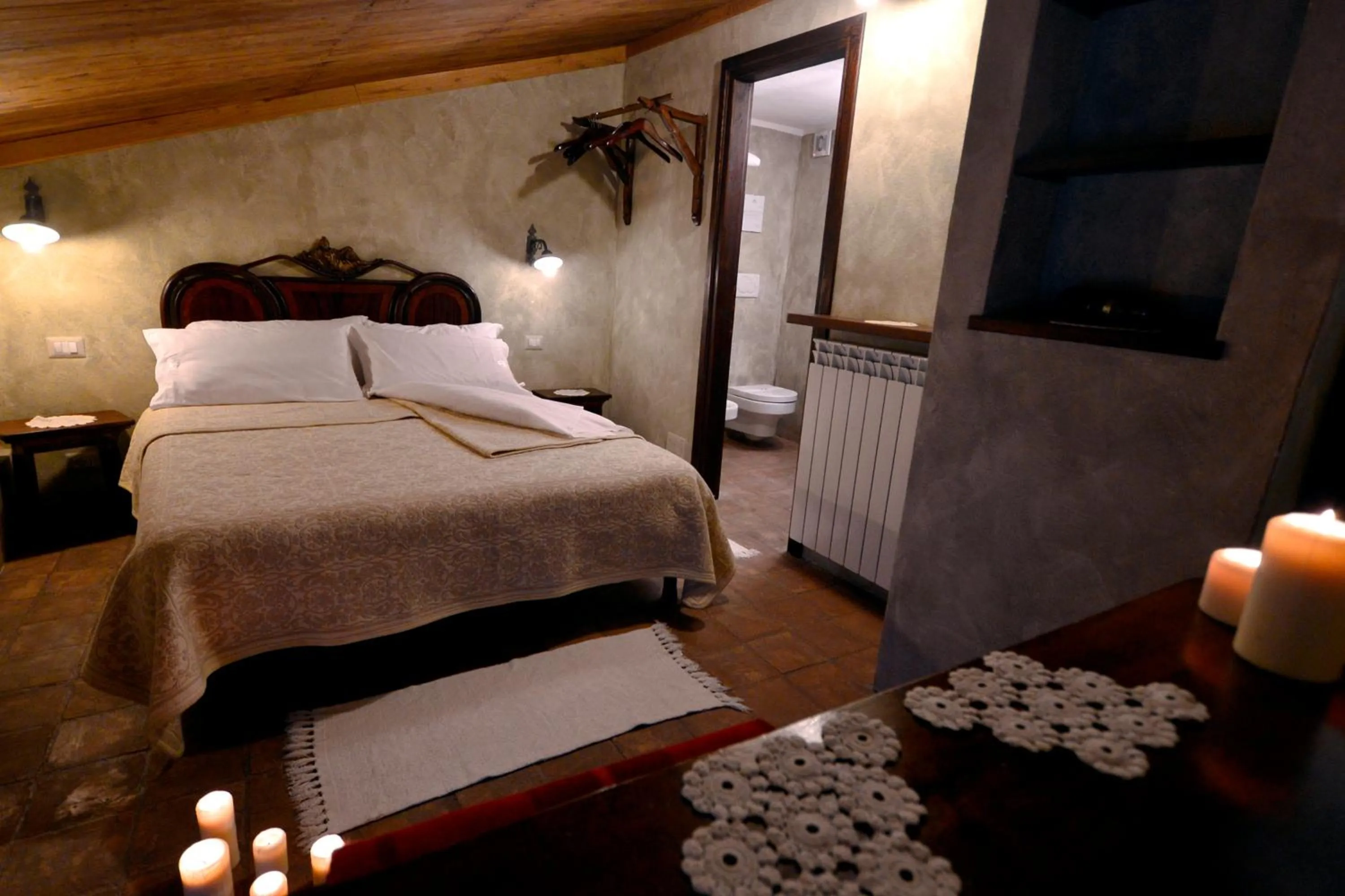 Bed in Robur Marsorum Albergo Diffuso