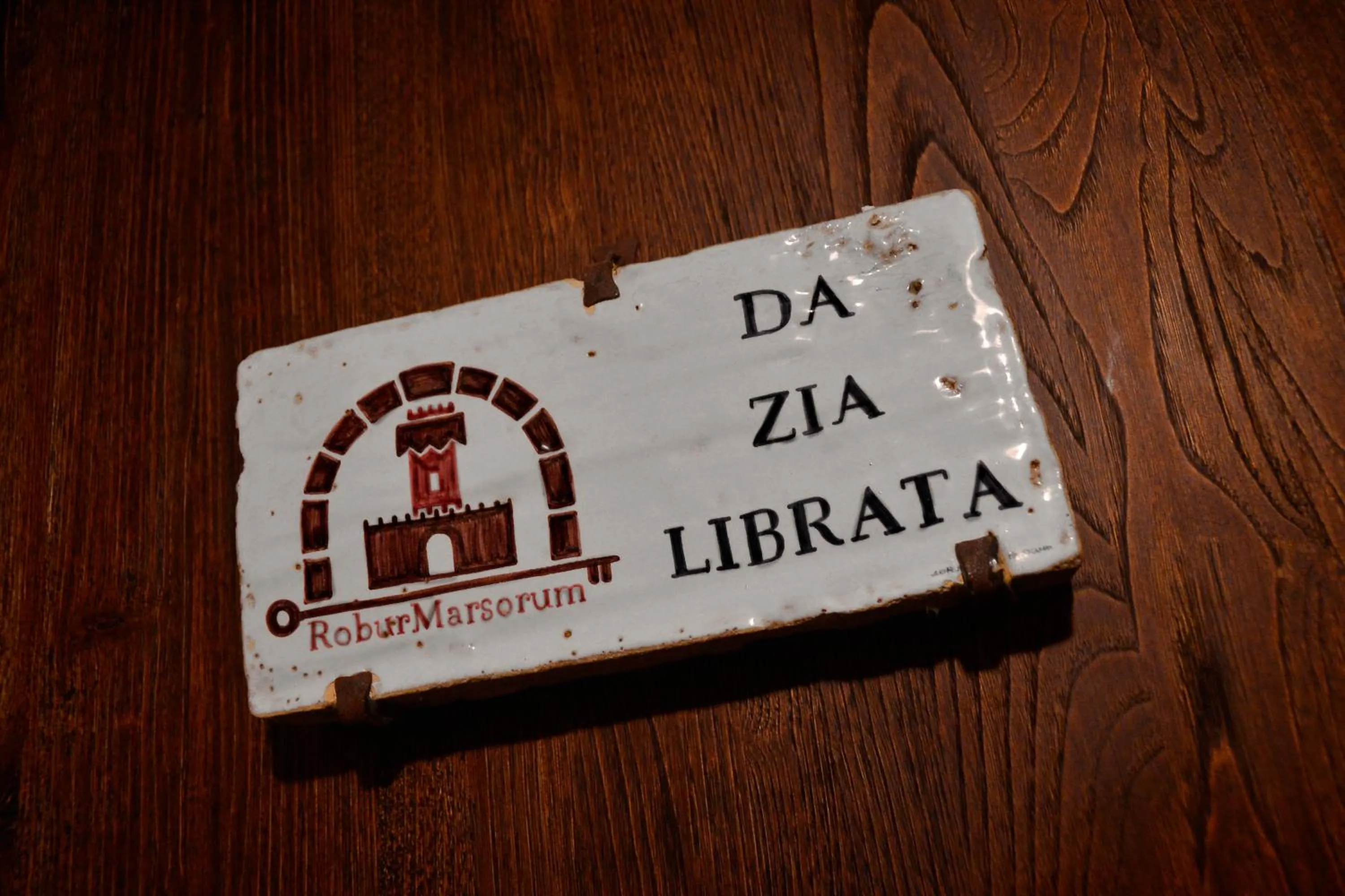 Decorative detail in Robur Marsorum Albergo Diffuso