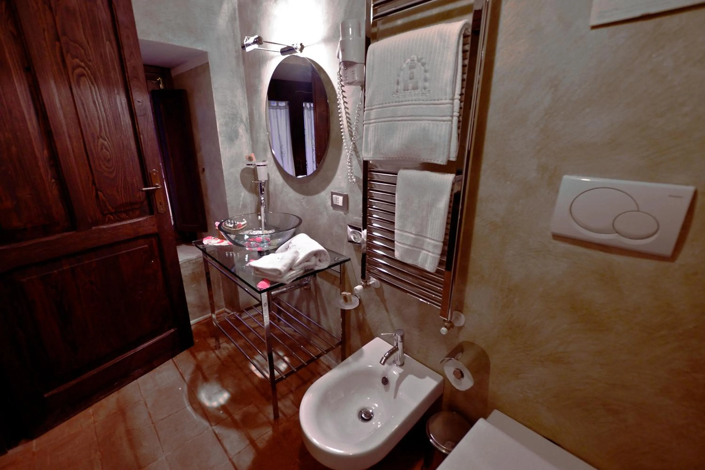 Bathroom in Robur Marsorum Albergo Diffuso