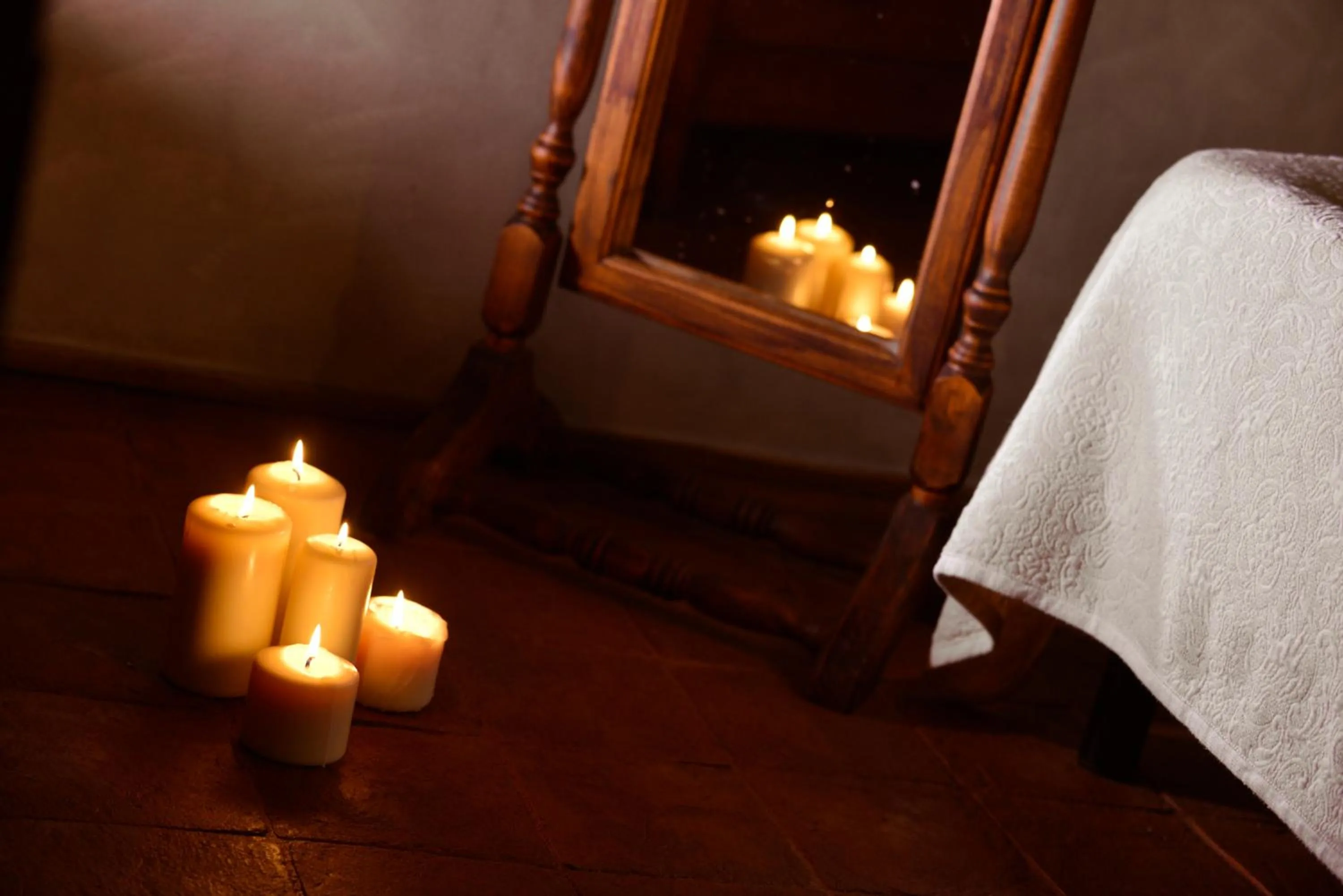 Decorative detail, Bed in Robur Marsorum Albergo Diffuso