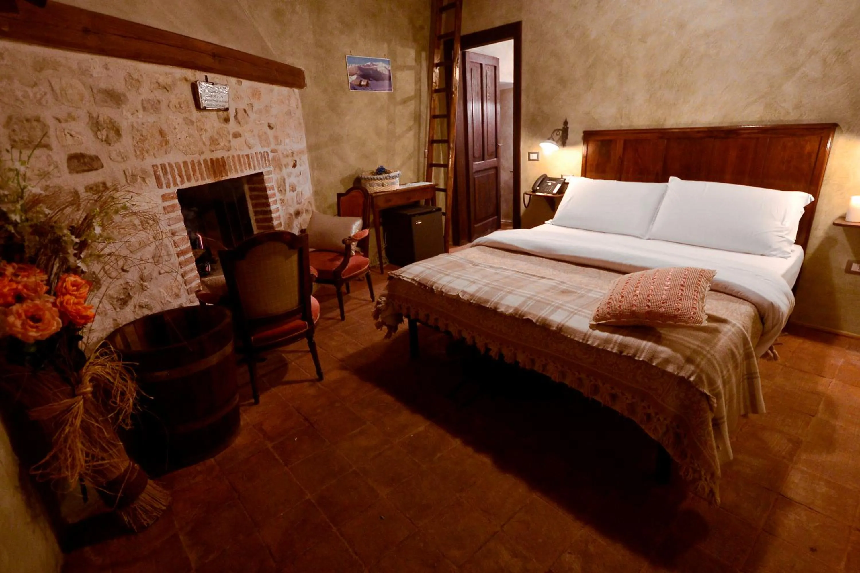 Bed in Robur Marsorum Albergo Diffuso