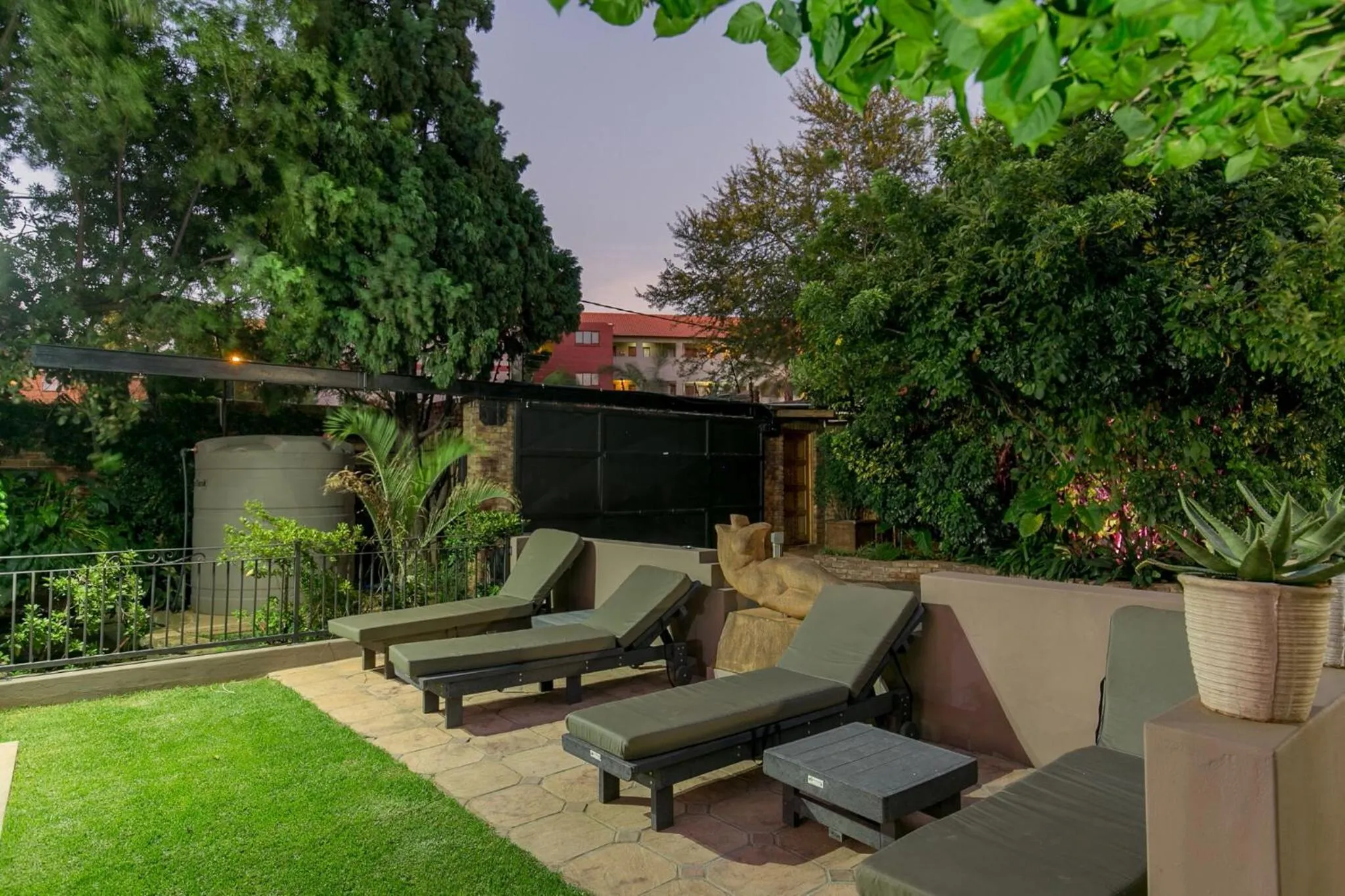 Swimming pool in Sunrock Guesthouse