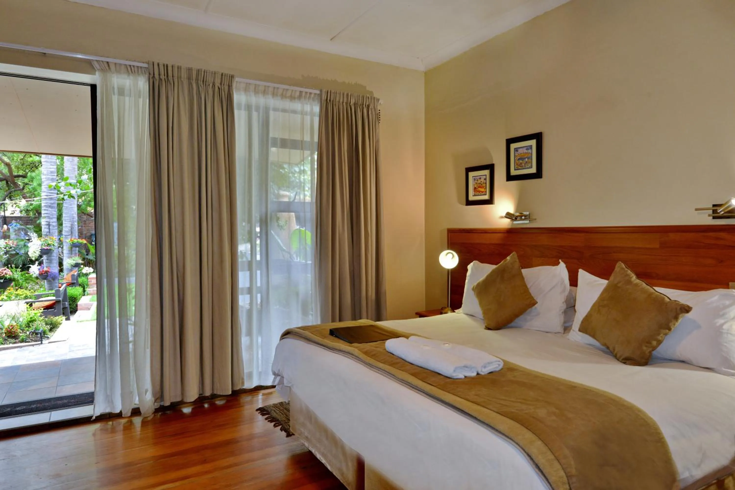 Bedroom, Bed in Sunrock Guesthouse