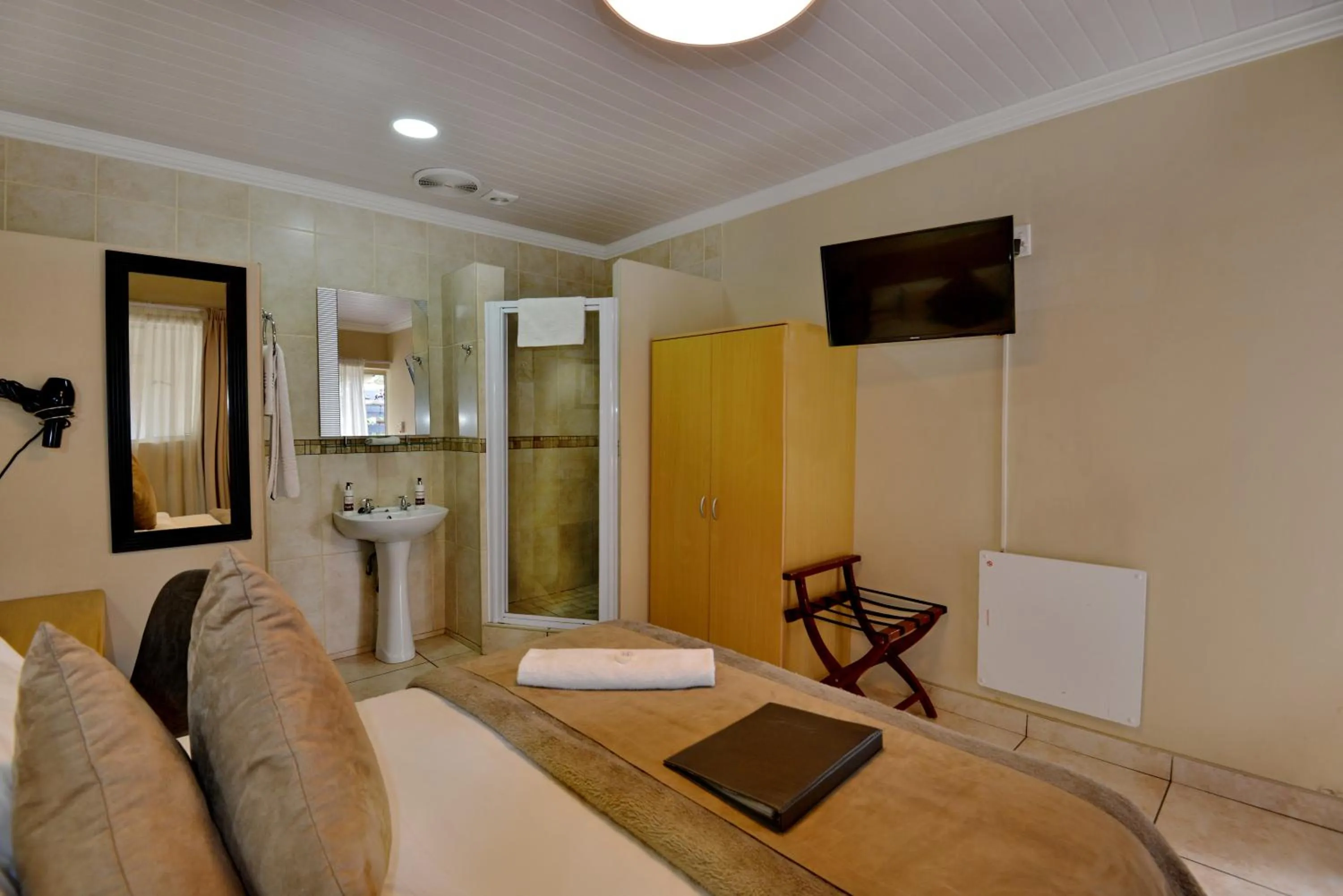 Bedroom, Bed in Sunrock Guesthouse